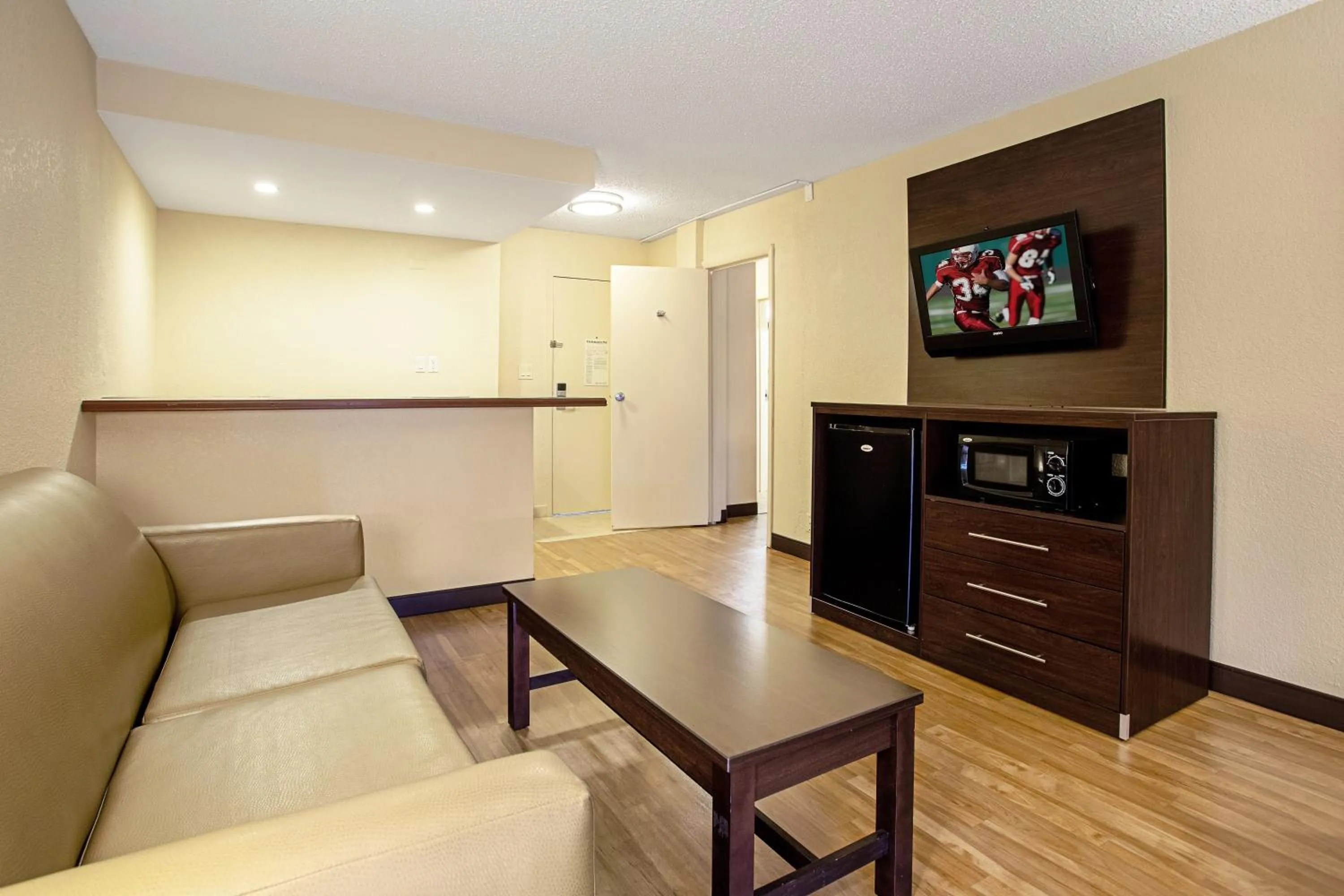 Bedroom in Red Roof Inn PLUS+ Wichita East