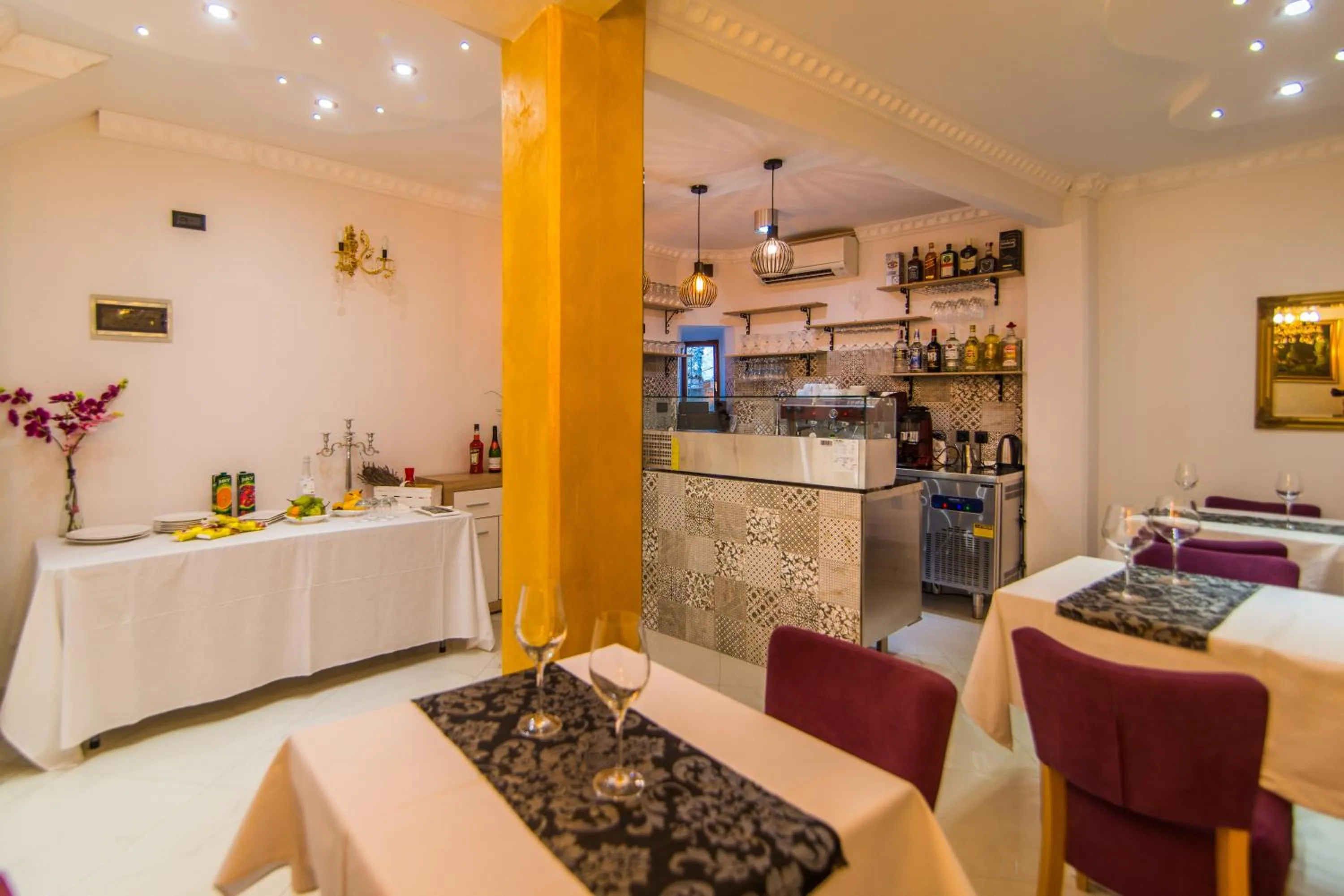 Restaurant/places to eat in Bella Natka Bed and Breakfast