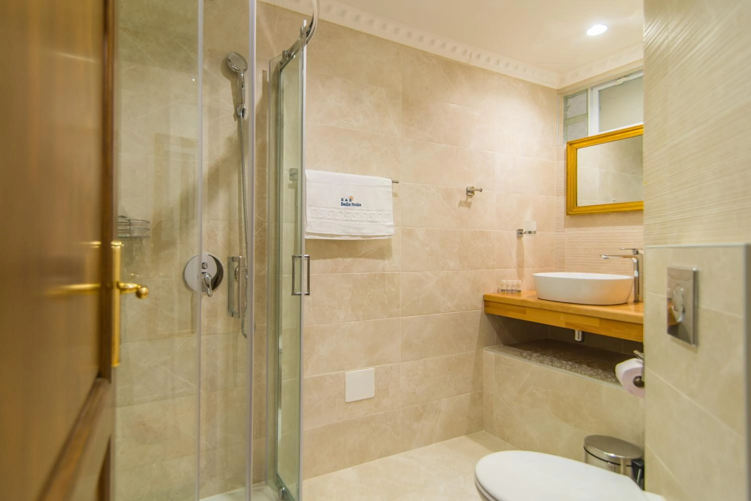 Shower in Bella Natka Bed and Breakfast