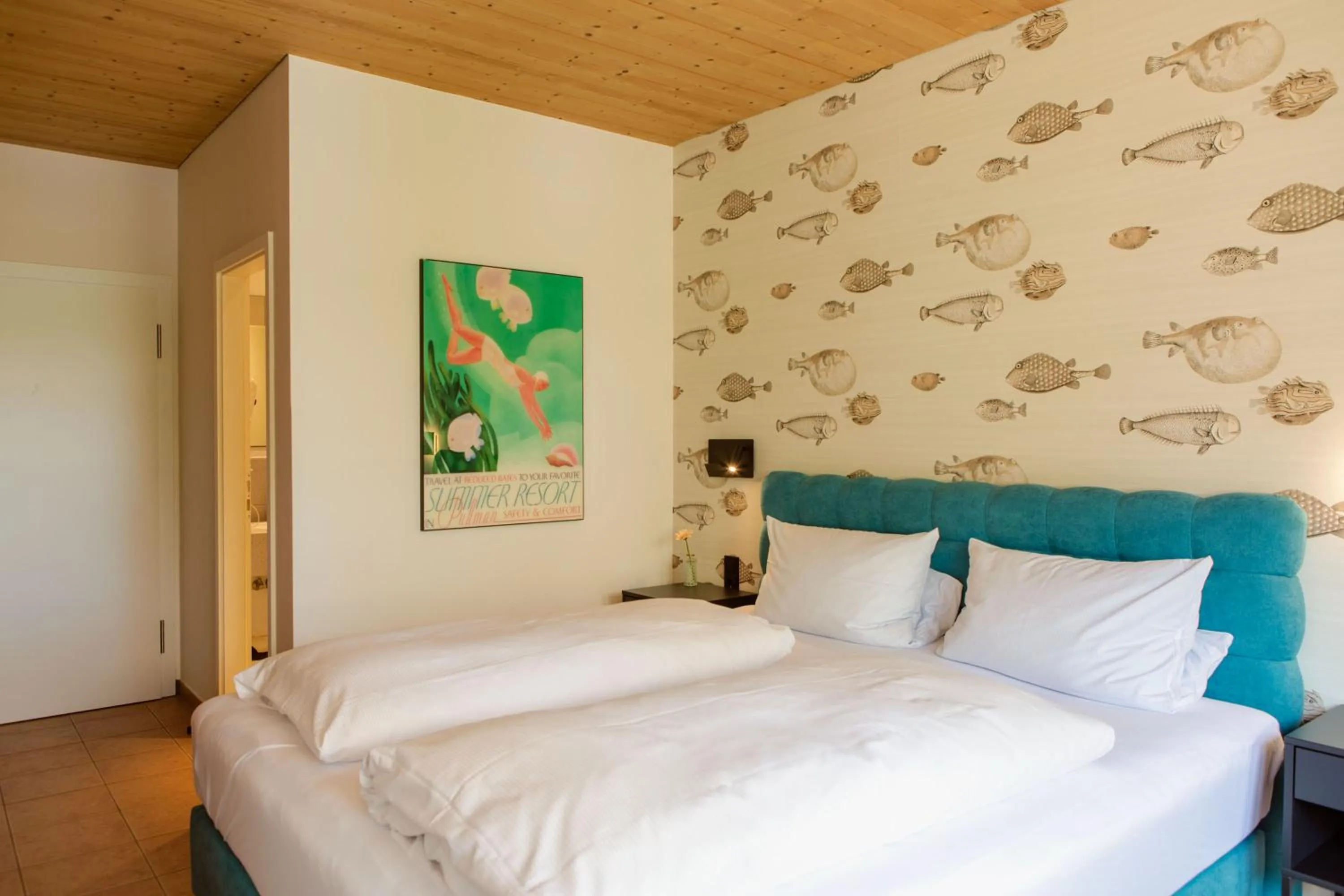 Photo of the whole room, Bed in Strandhotel SüdSee Diessen am Ammersee