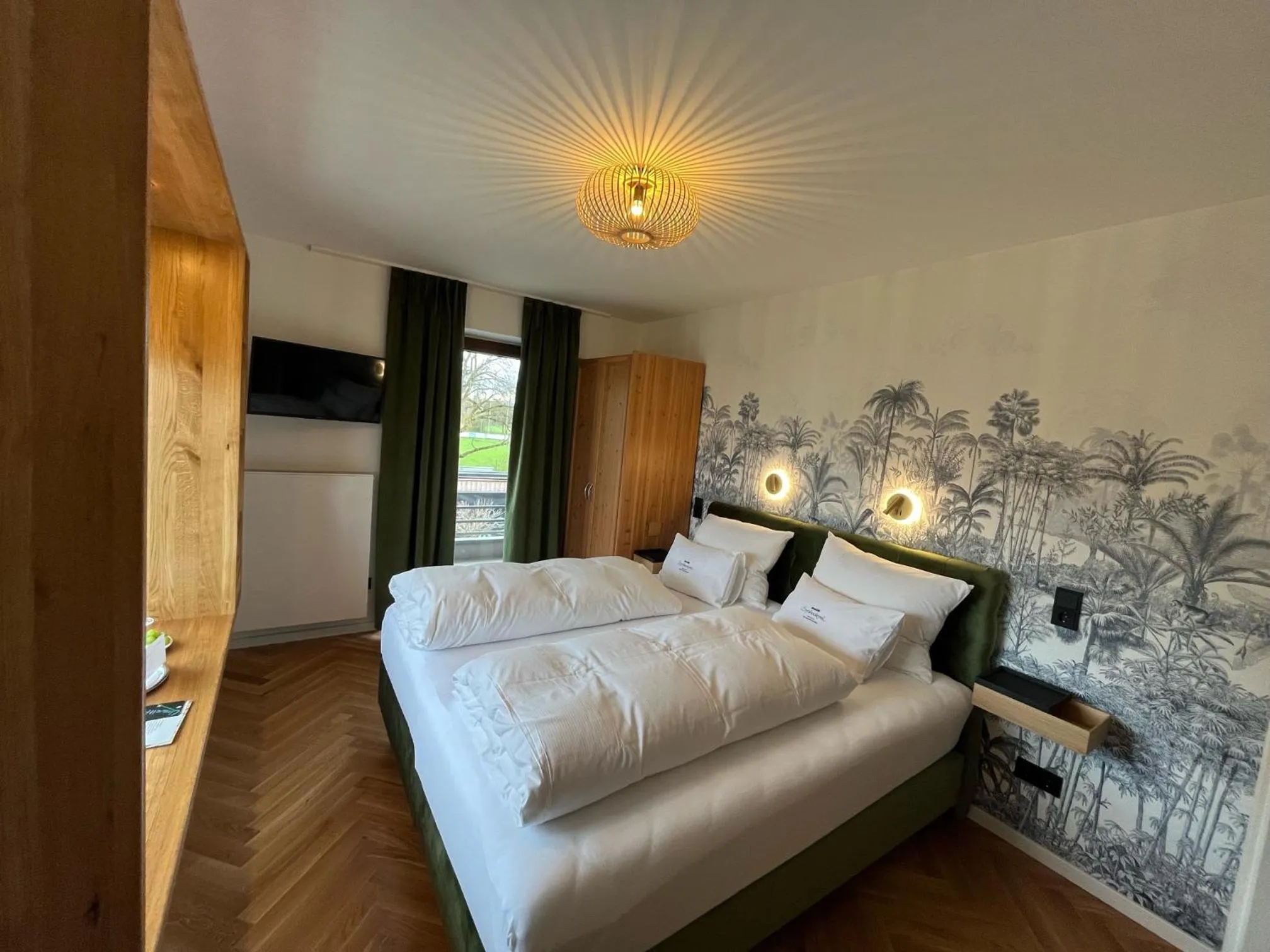 Photo of the whole room, Bed in Strandhotel SüdSee Diessen am Ammersee