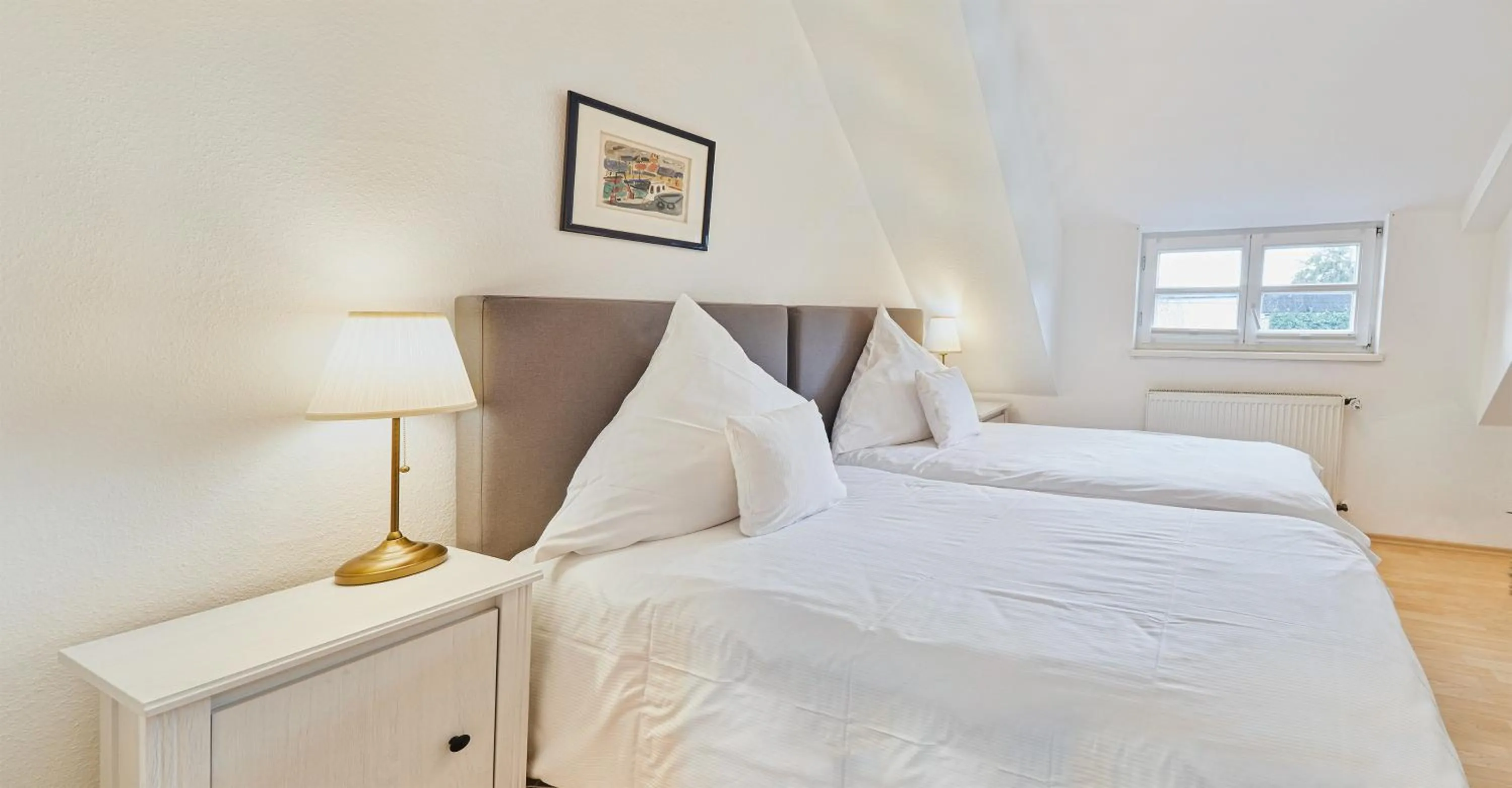 Bedroom, Bed in Gutshotel Baron Knyphausen