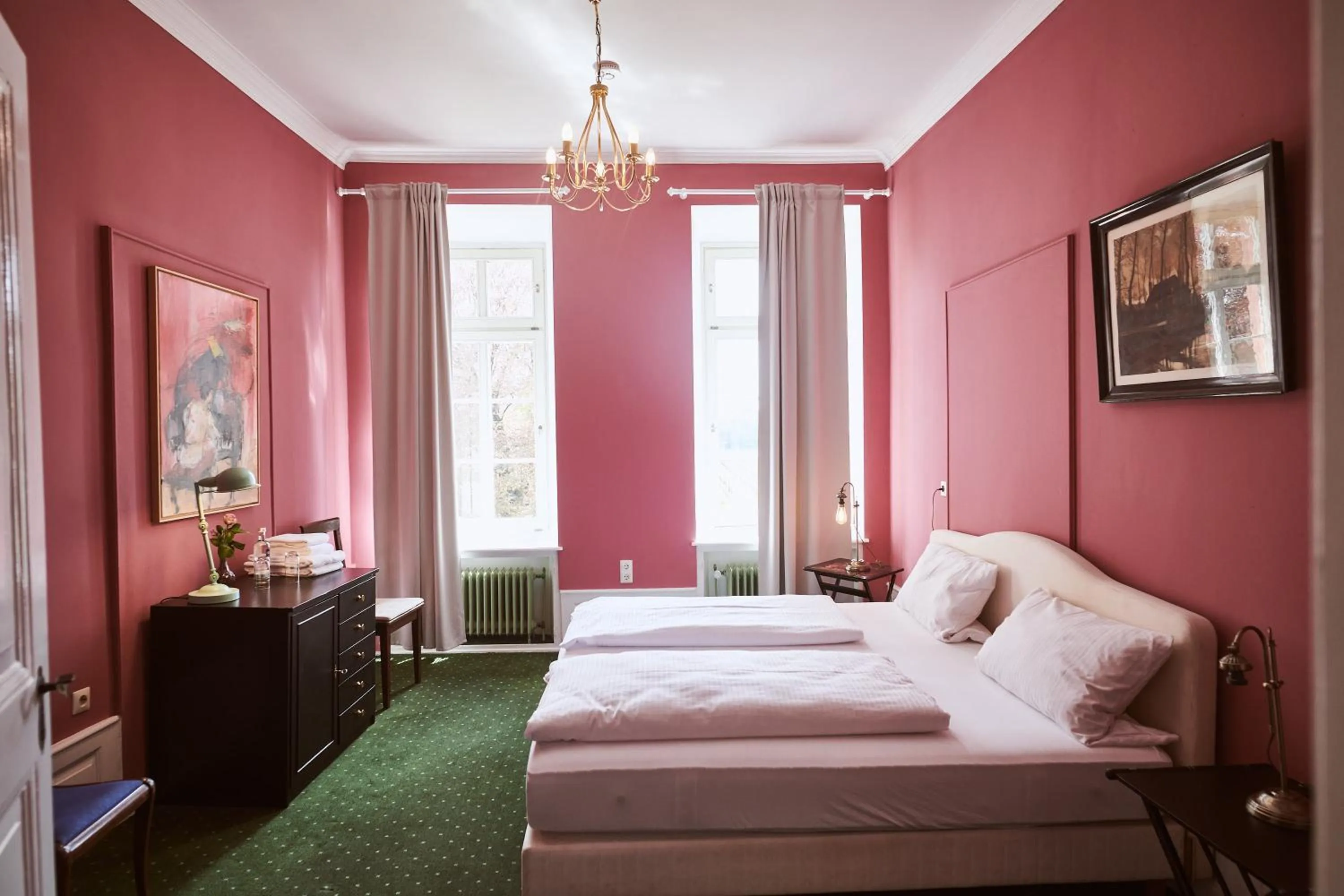 Bedroom, Bed in Gutshotel Baron Knyphausen