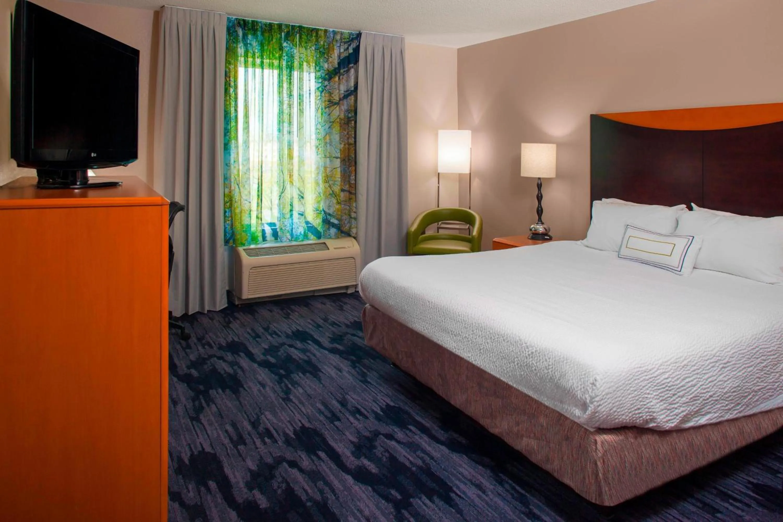 Photo of the whole room, Bed in Fairfield Inn and Suites by Marriott Montgomery EastChase