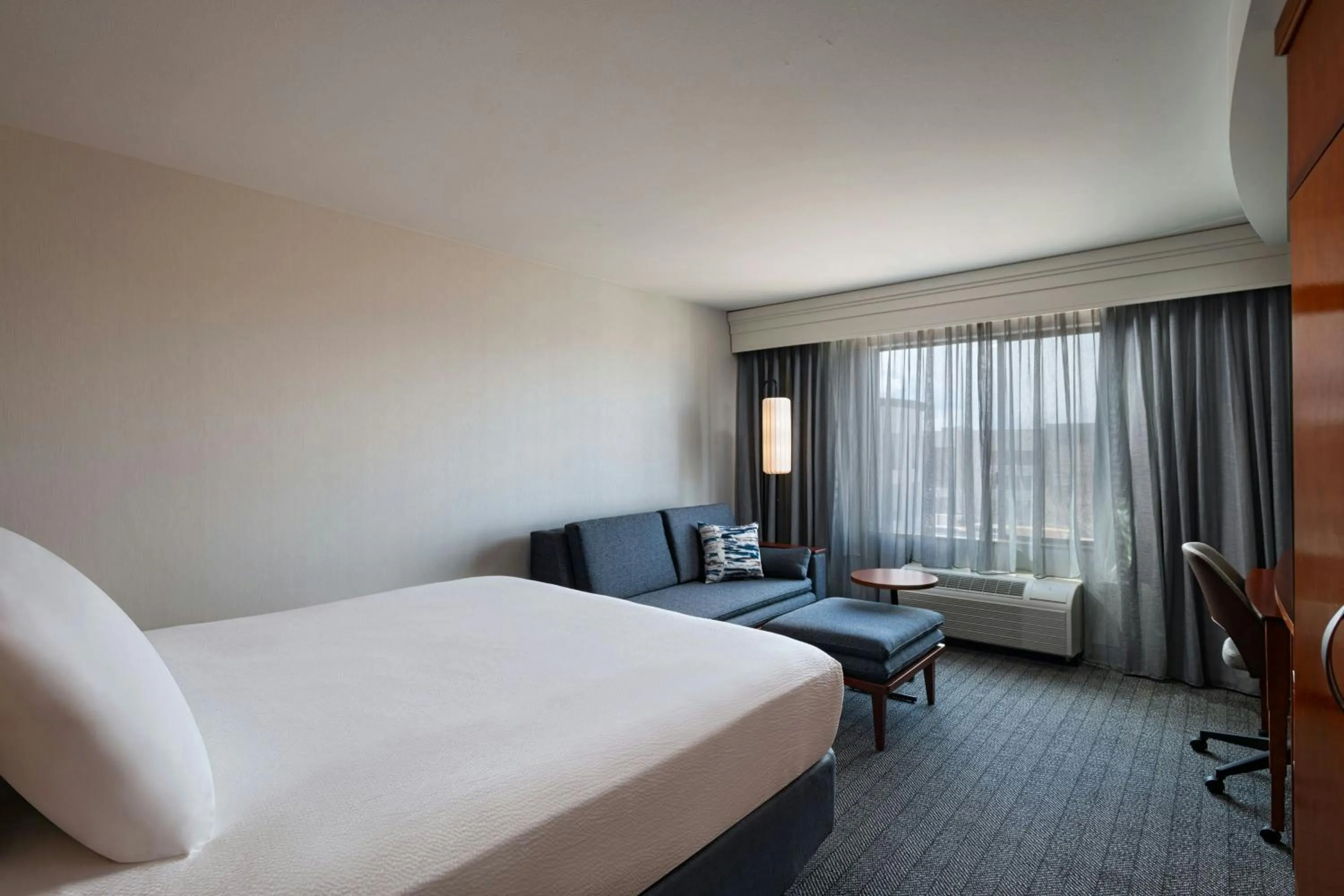 Photo of the whole room, Bed in Courtyard by Marriott Boise West/Meridian