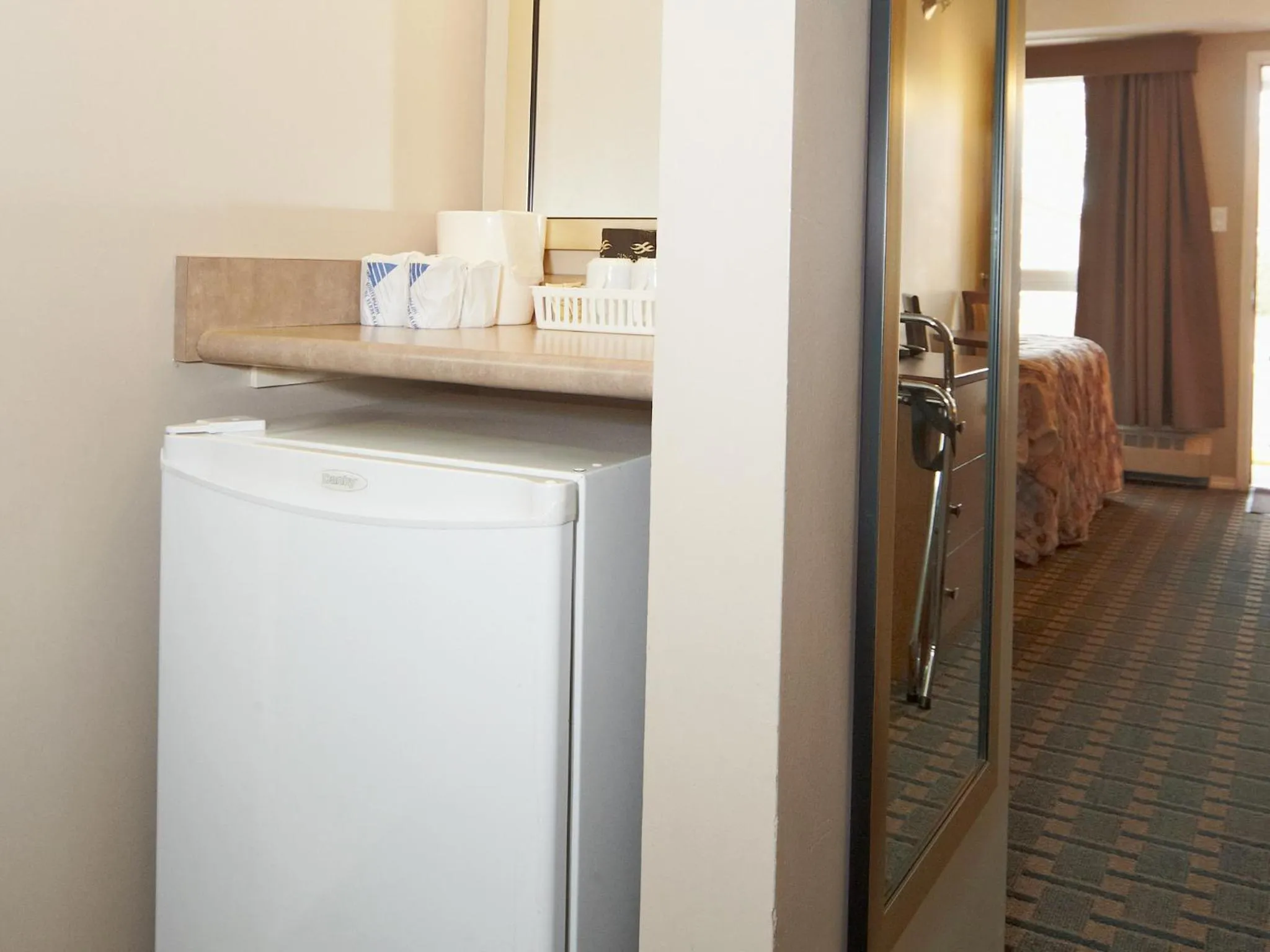 Coffee/tea facilities in Colonial Square Inn & Suites