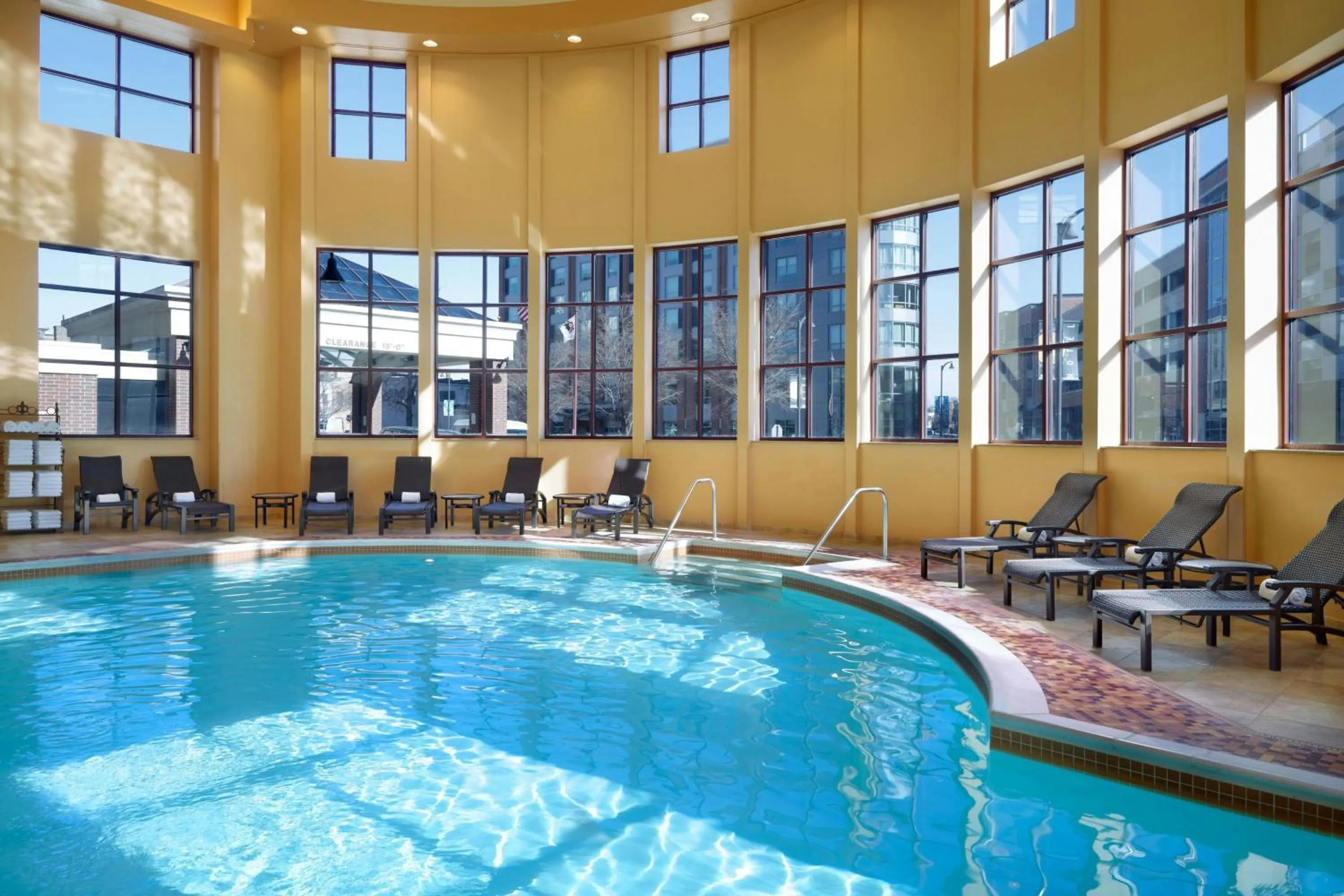Swimming pool in Marriott Bloomington Normal Hotel and Conference Center