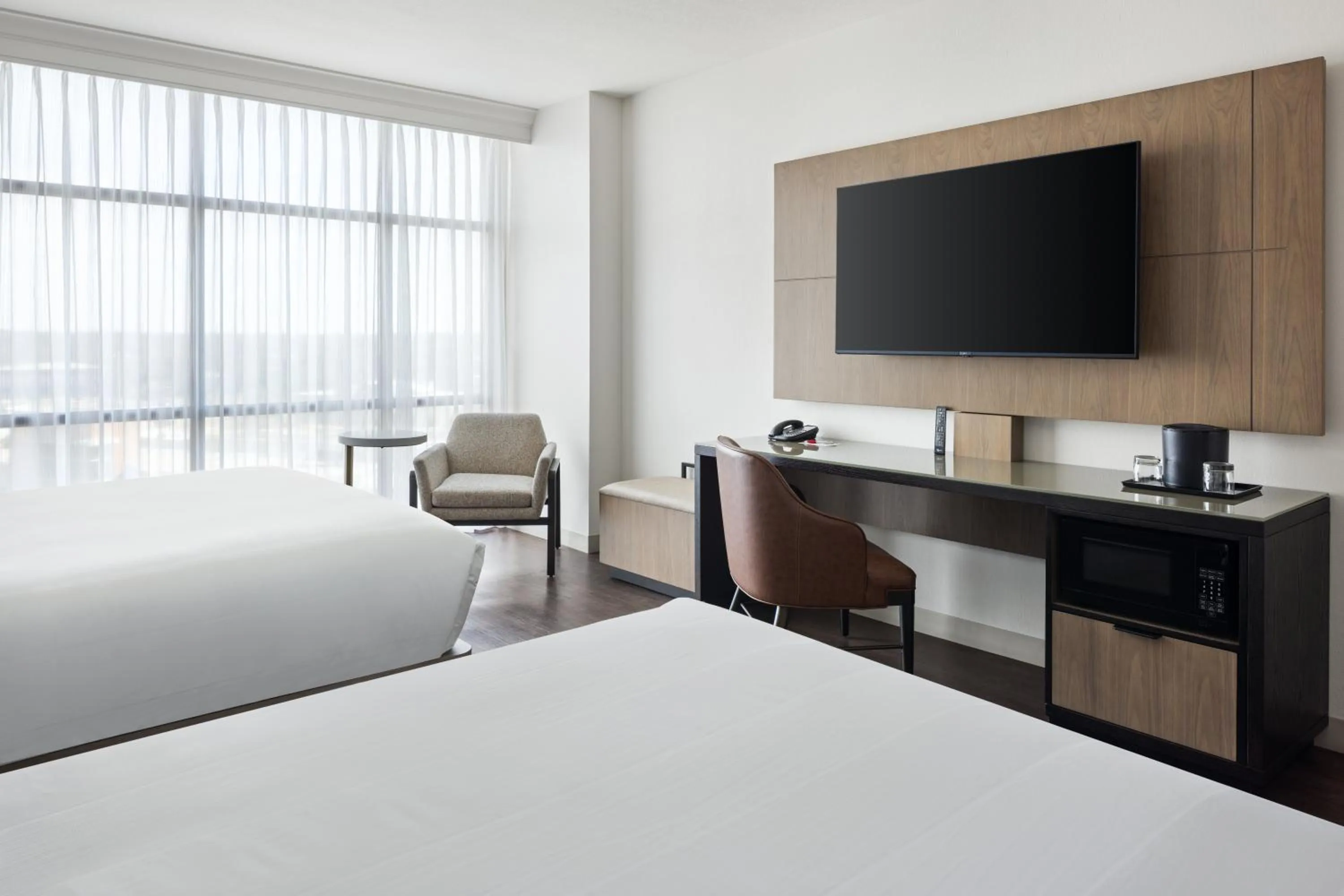 Bed in Marriott Bloomington Normal Hotel and Conference Center