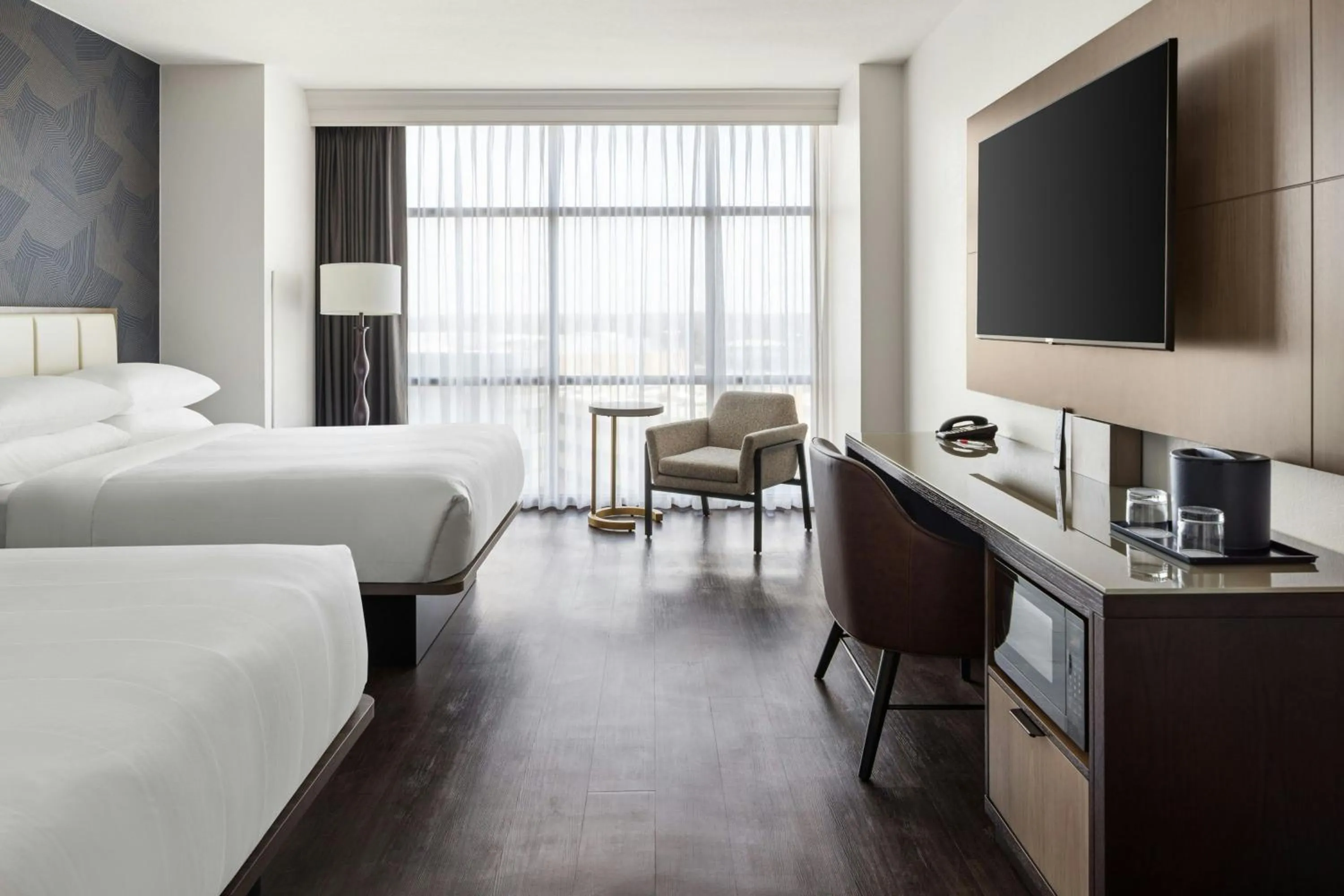 Photo of the whole room, Bed in Marriott Bloomington Normal Hotel and Conference Center