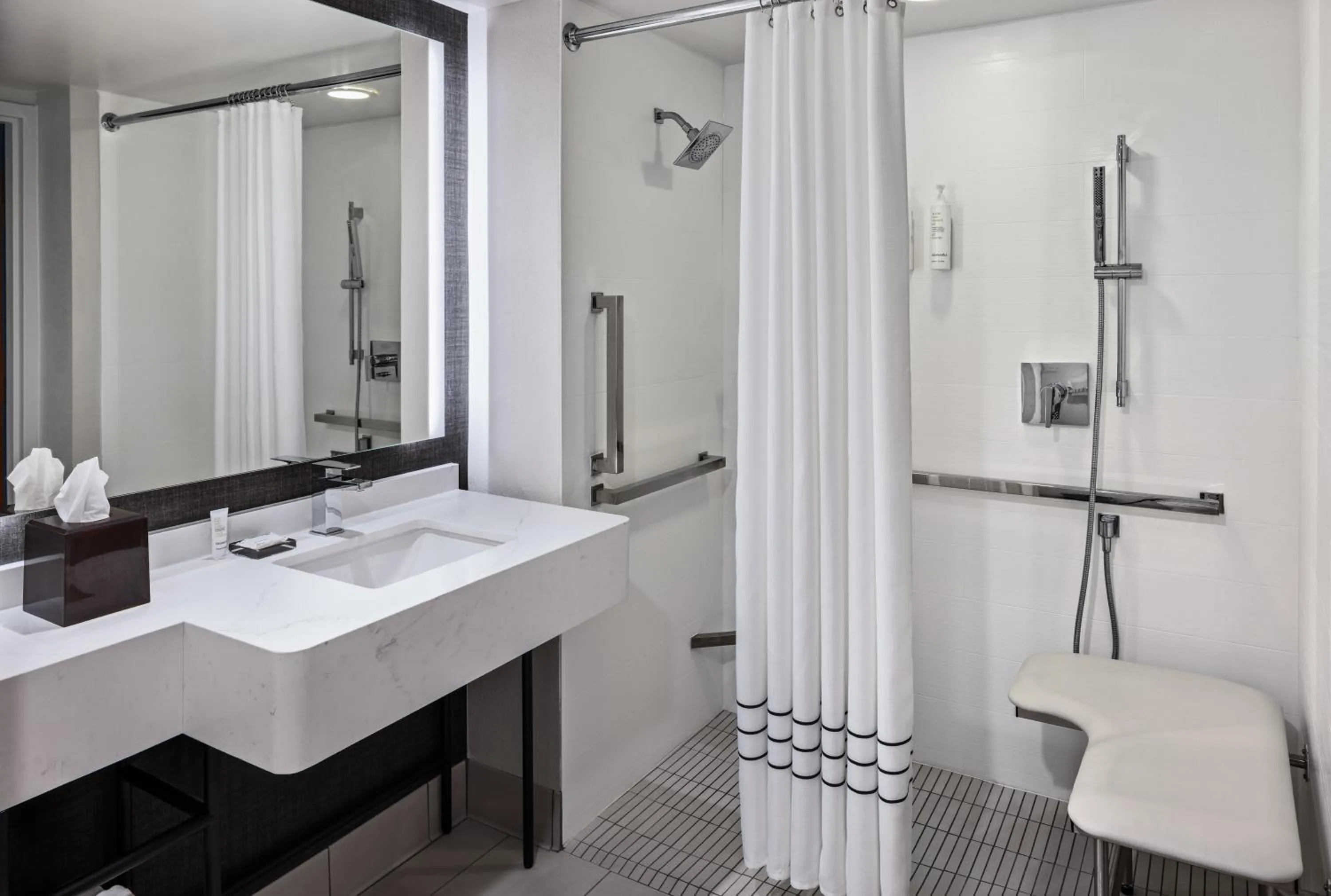 Bathroom in Marriott Bloomington Normal Hotel and Conference Center