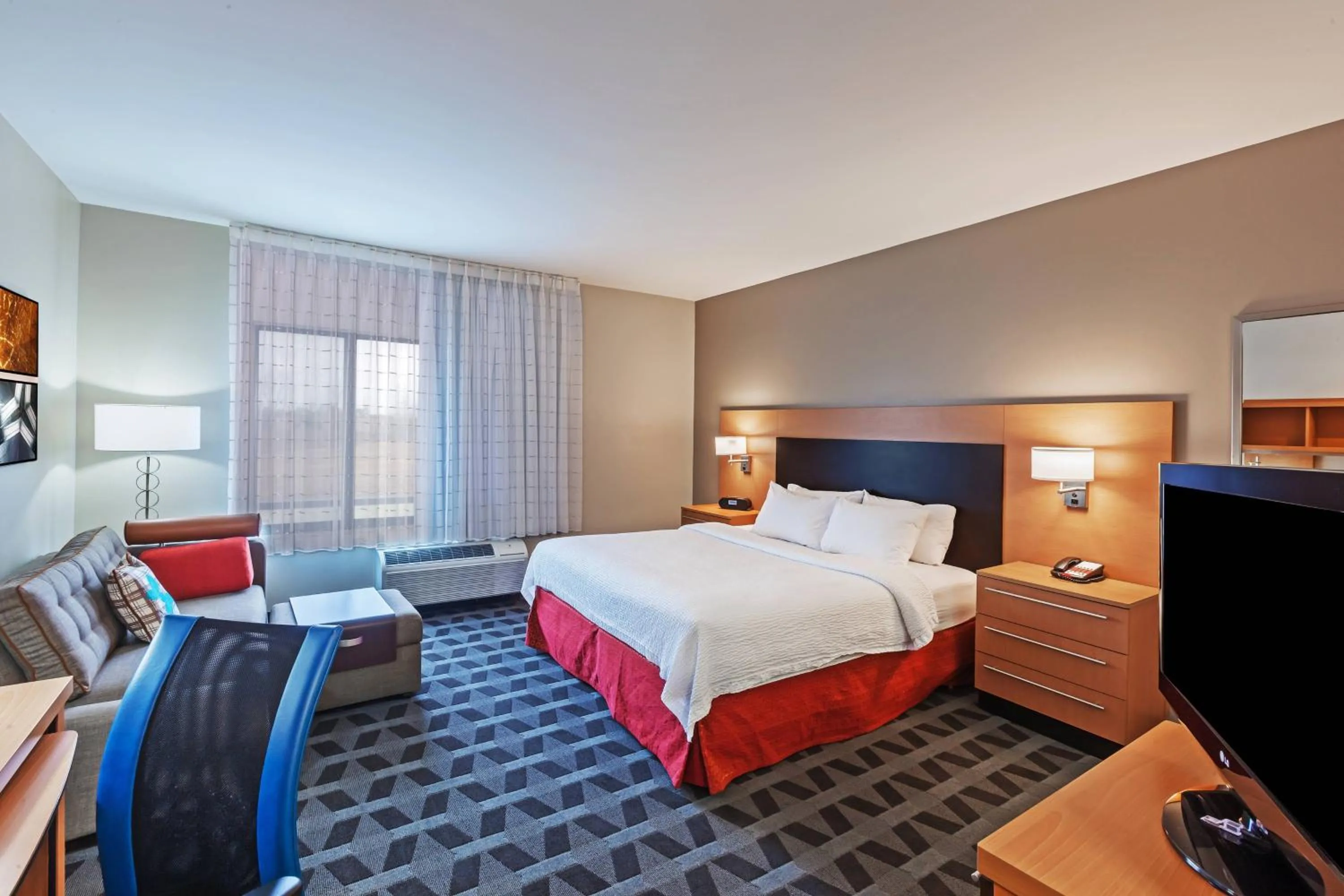 Photo of the whole room, Bed in TownePlace Suites by Marriott Tulsa North/Owasso