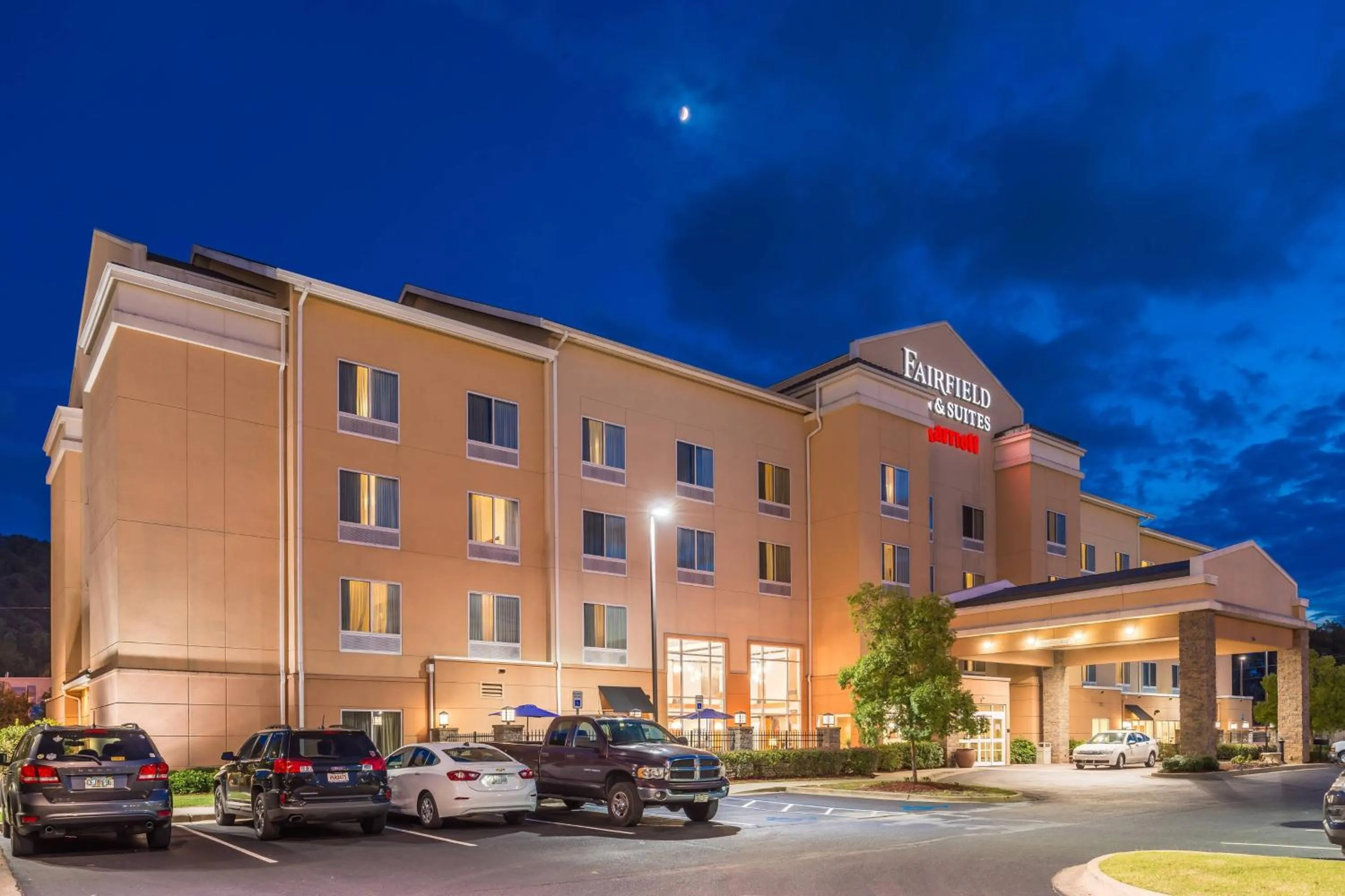 Property building in Fairfield Inn and Suites by Marriott Birmingham Pelham/I-65