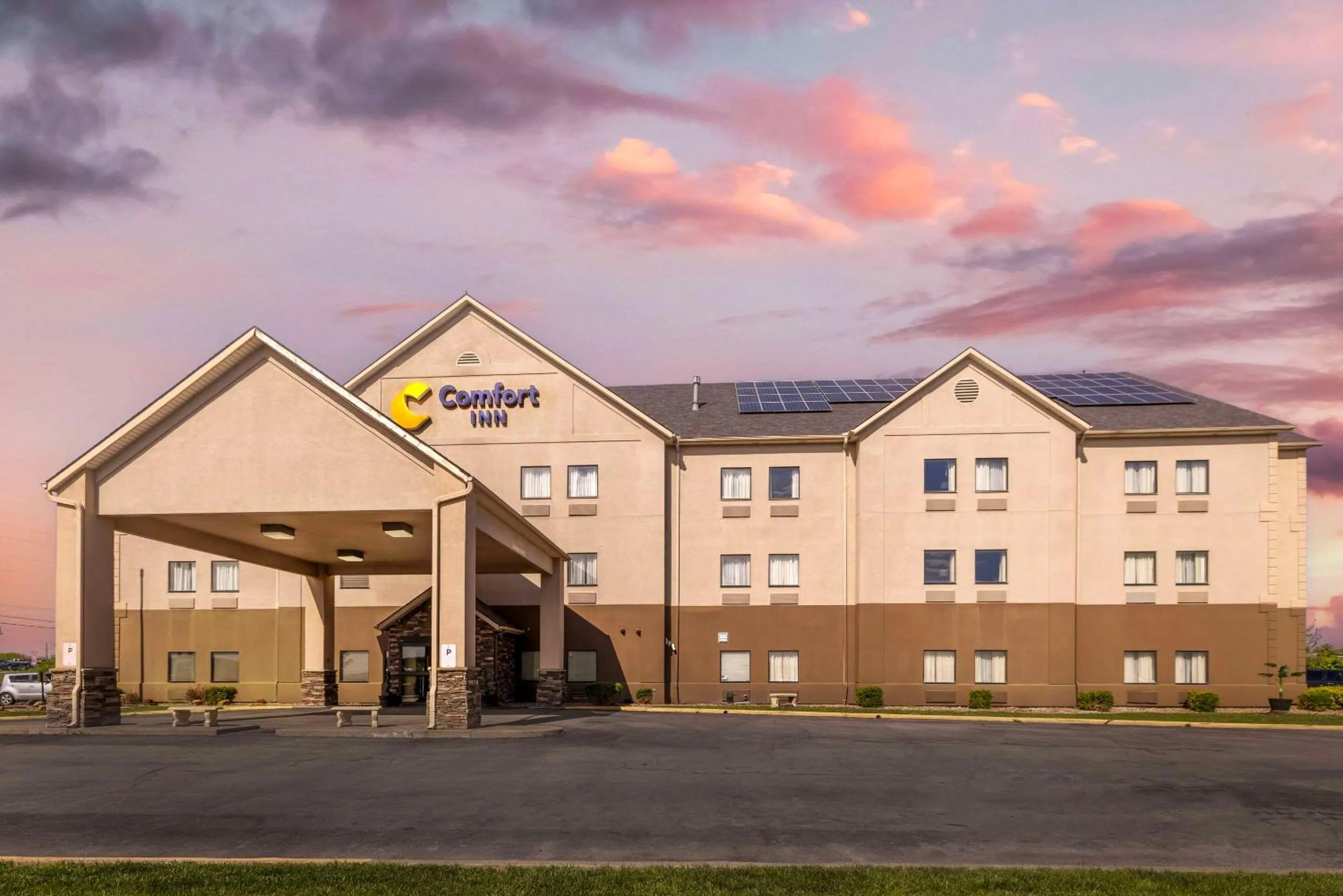 Property building in Comfort Inn Grain Valley