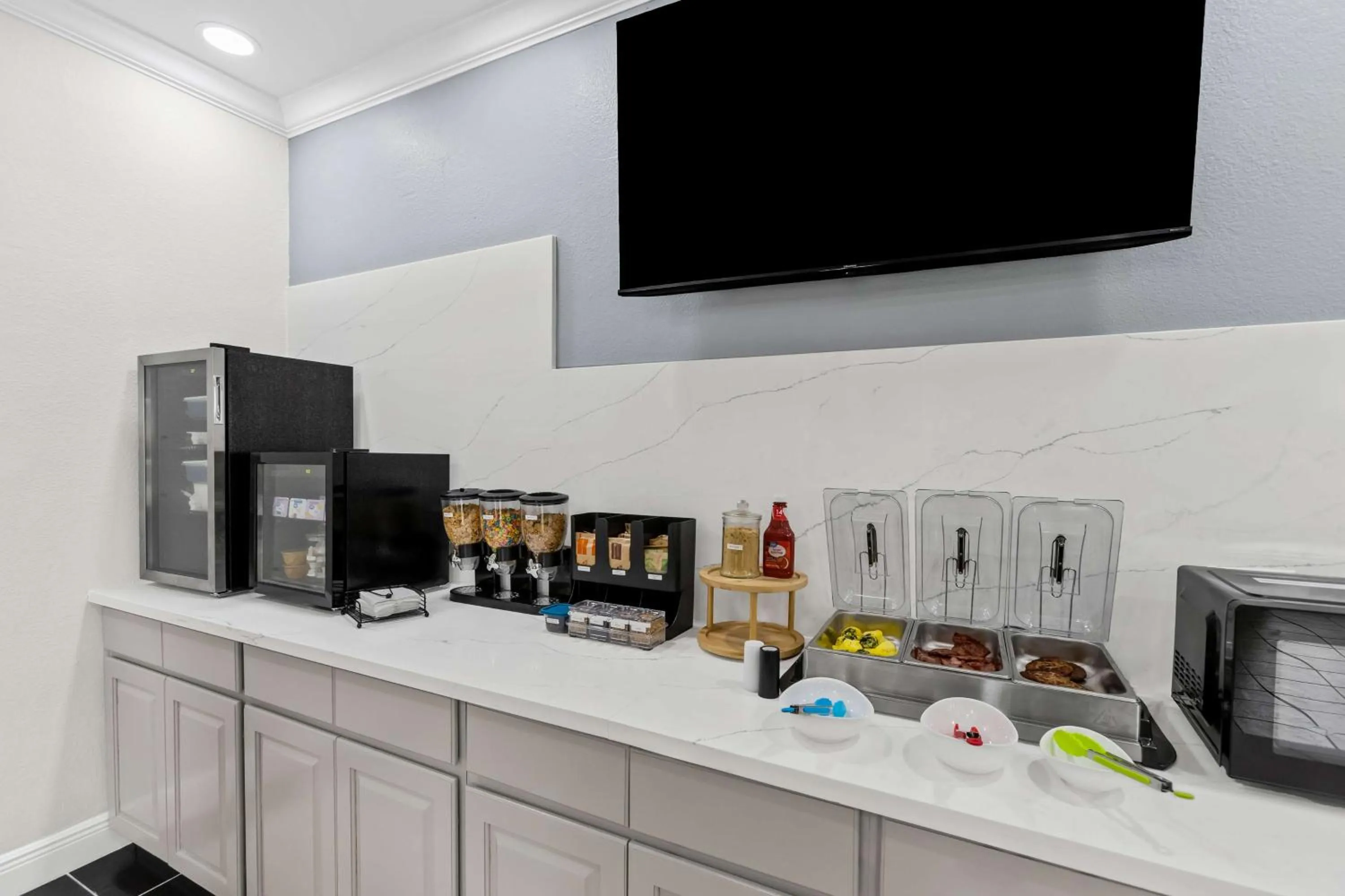 Breakfast in Econo Lodge Inn & Suites Beaumont