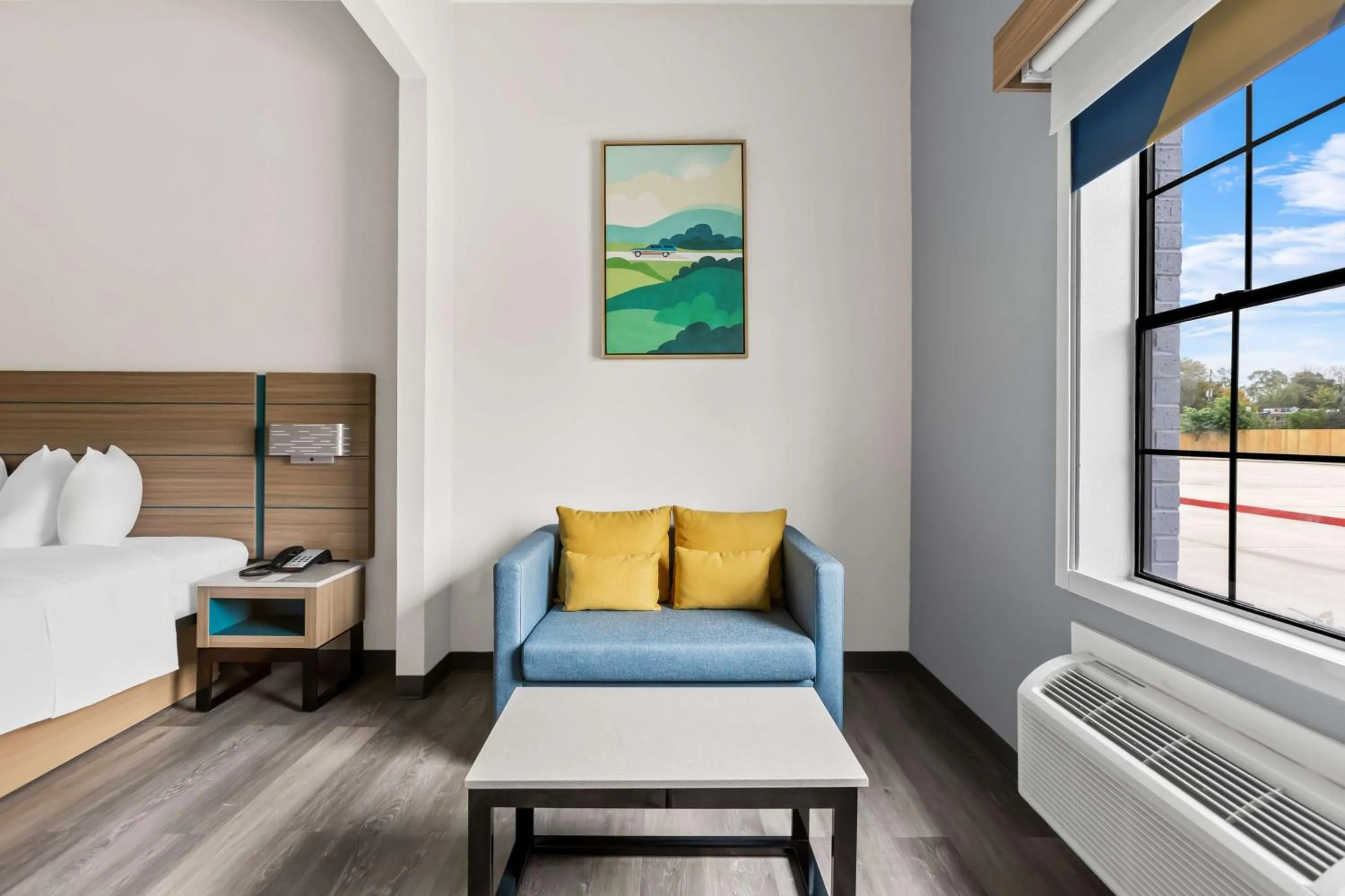 Bedroom in Econo Lodge Inn & Suites Beaumont