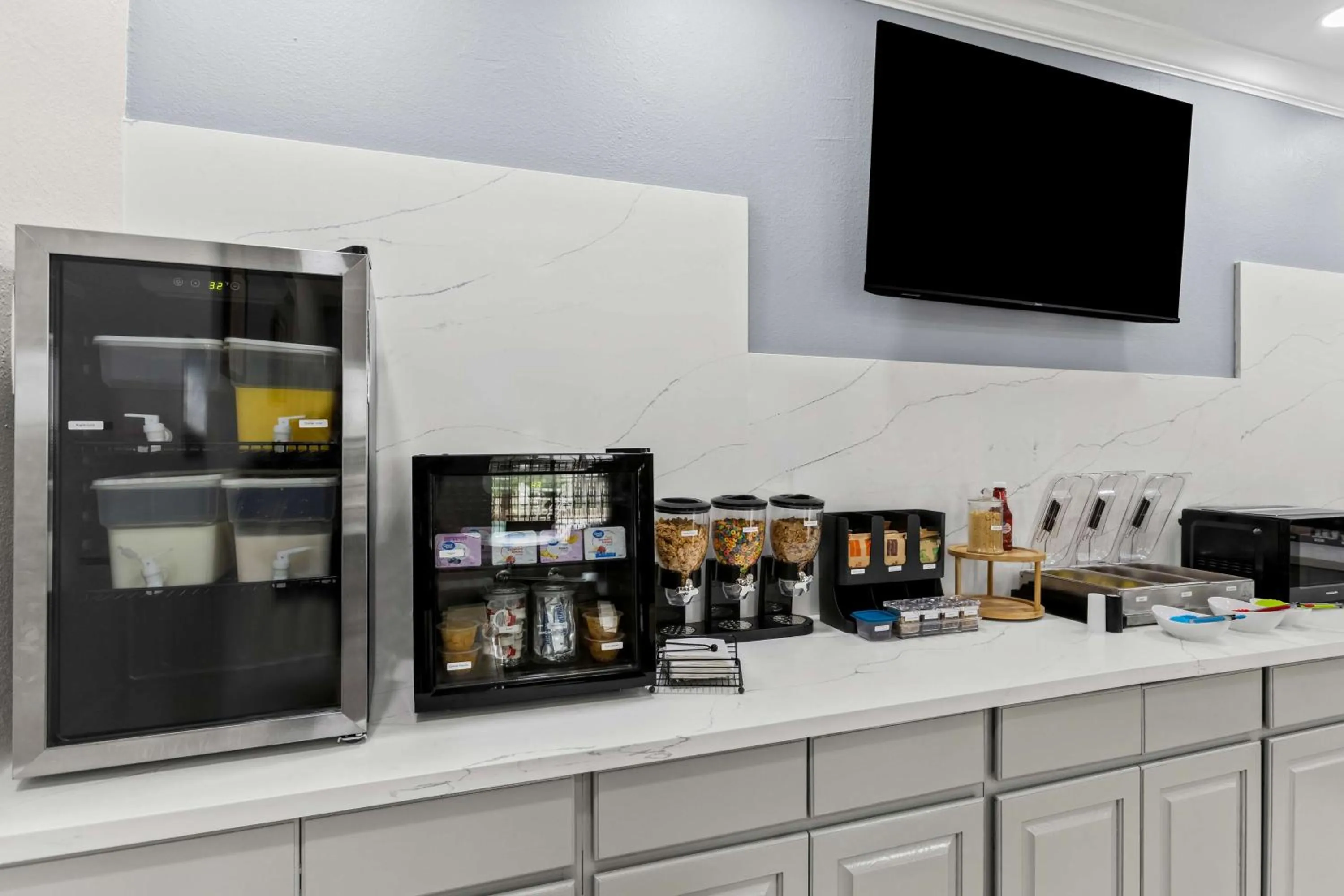 Breakfast in Econo Lodge Inn & Suites Beaumont