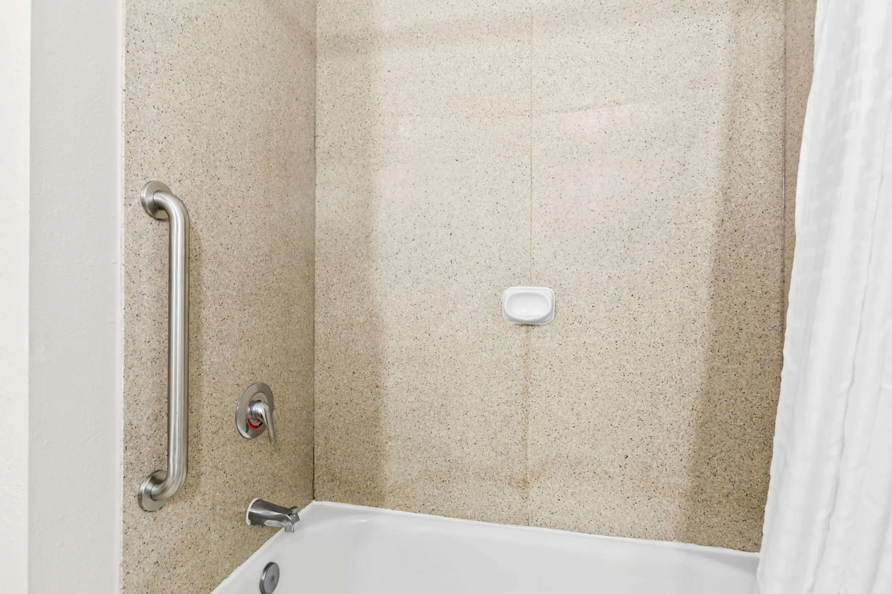 Bedroom in Econo Lodge Inn & Suites Beaumont