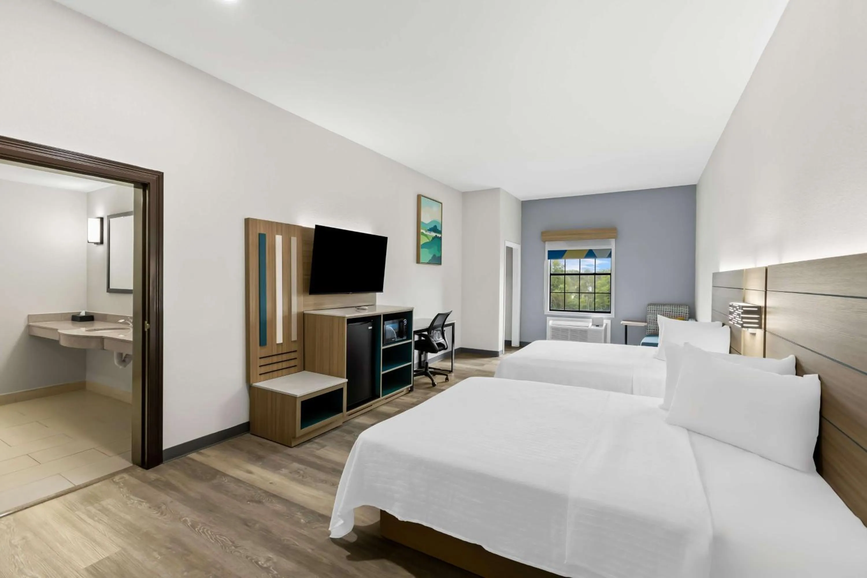 Bedroom, Bed in Econo Lodge Inn & Suites Beaumont