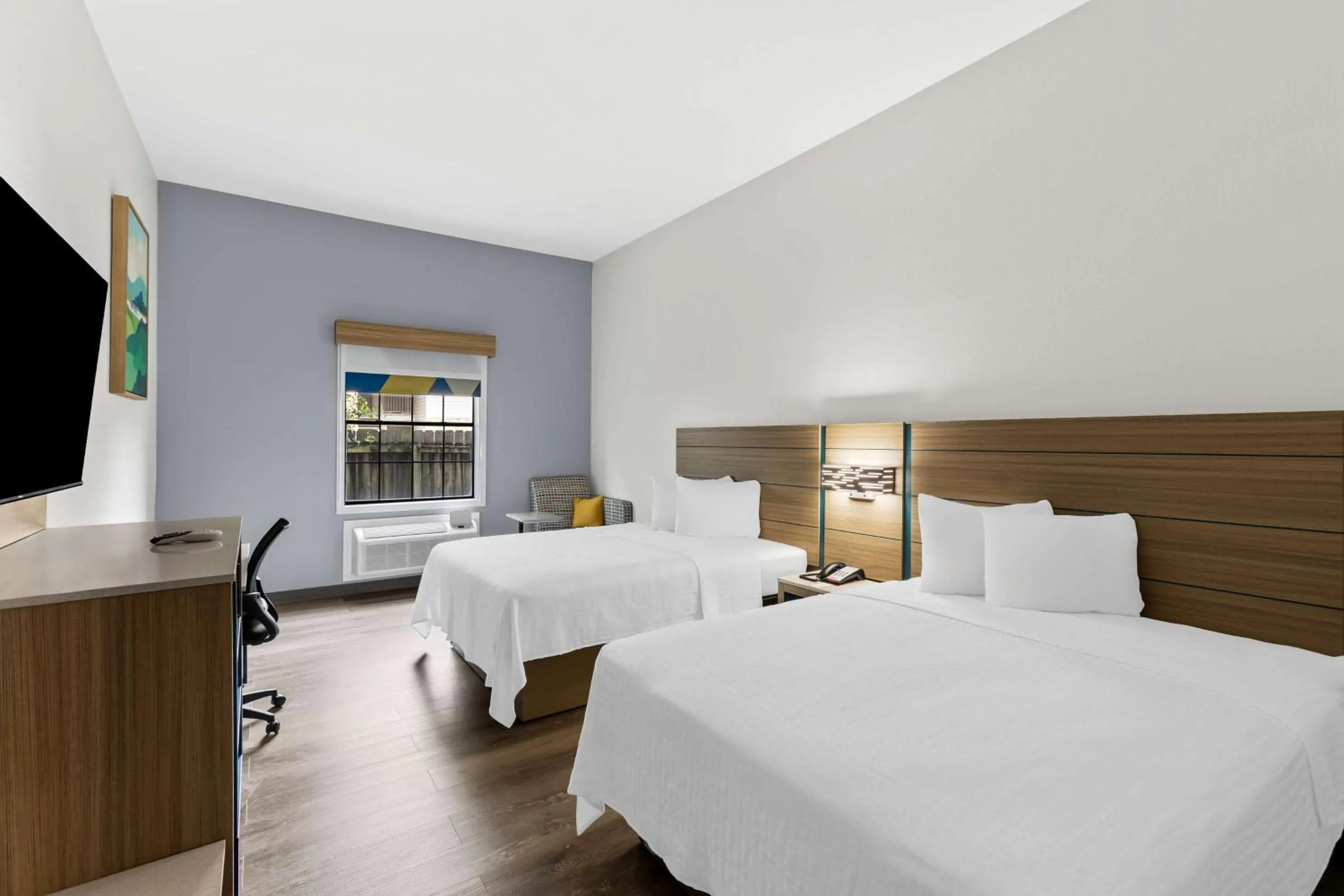 Bedroom, Bed in Econo Lodge Inn & Suites Beaumont