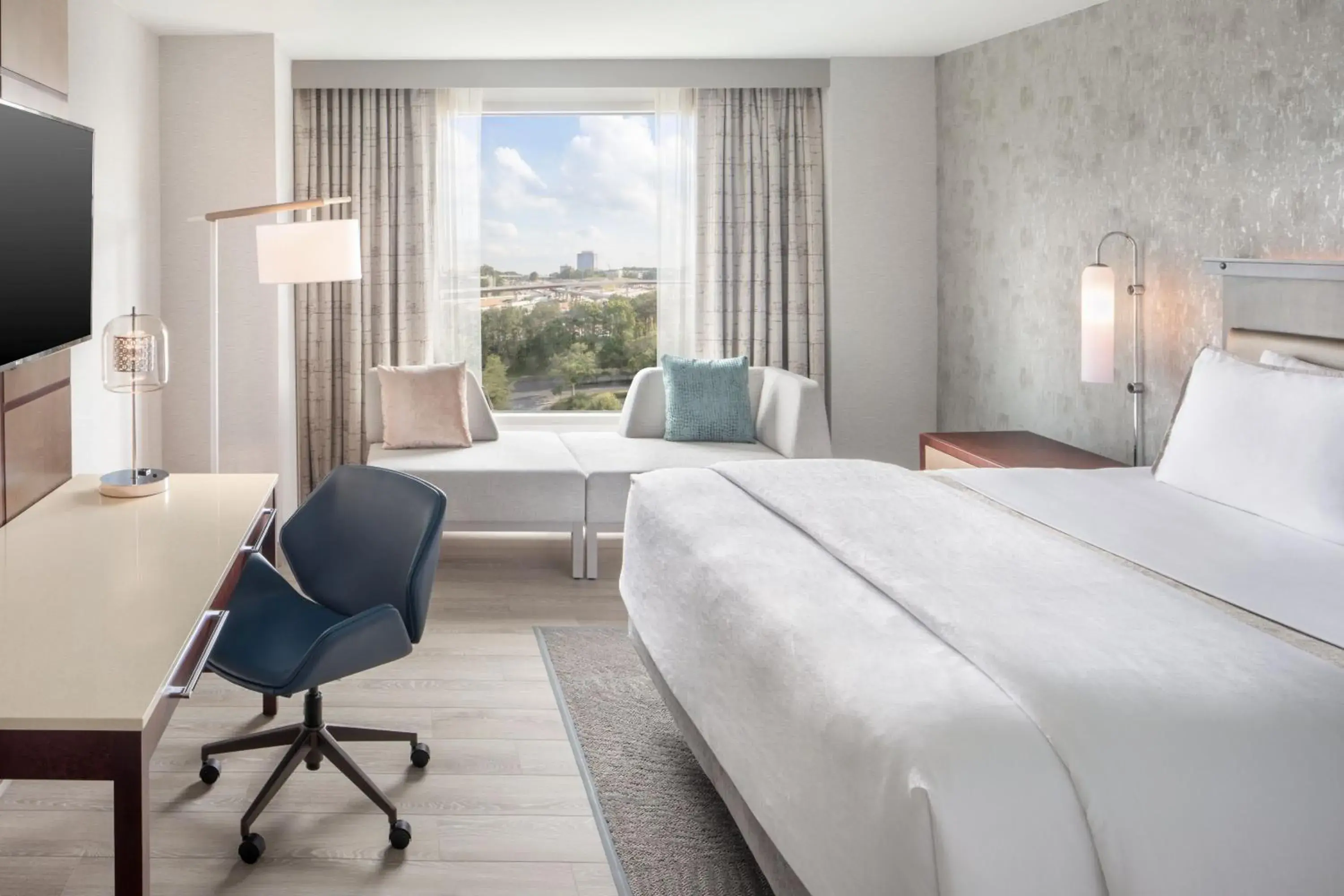 Deluxe King Room in The Westin Atlanta Perimeter North Deluxe King Room in The Westin Atlanta Perimeter North