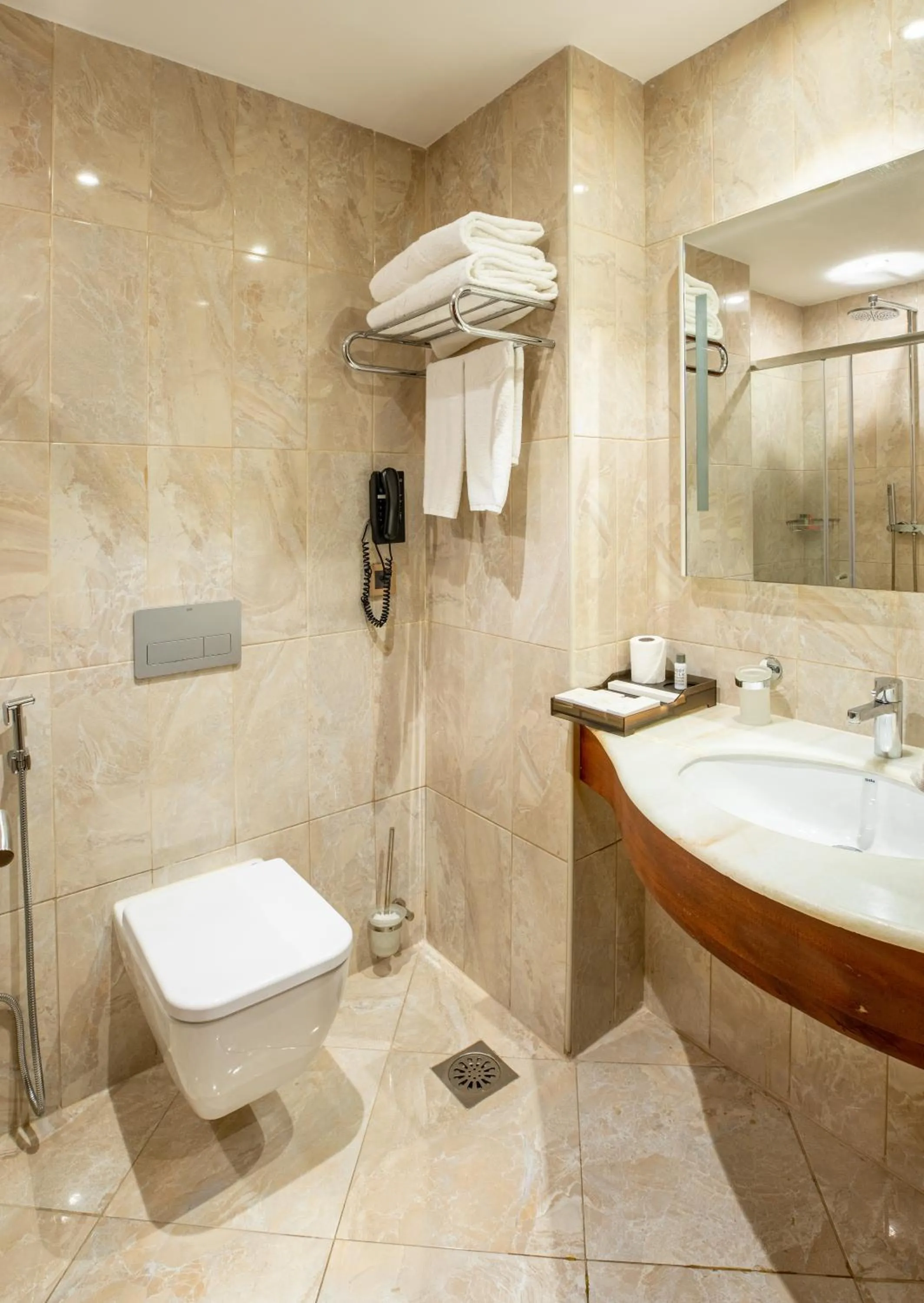 Shower in Golden Tulip Canaan Kampala