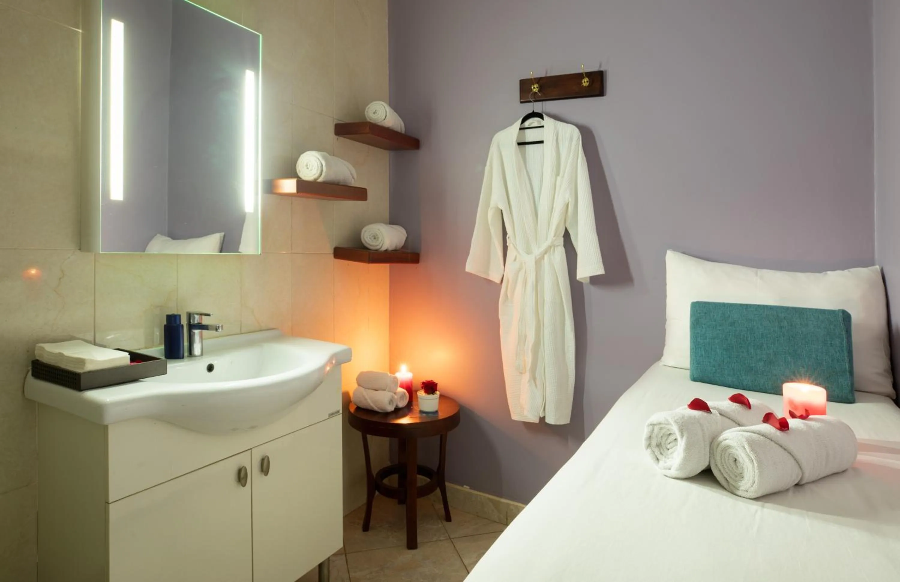 Massage, Bed in Golden Tulip Canaan Kampala