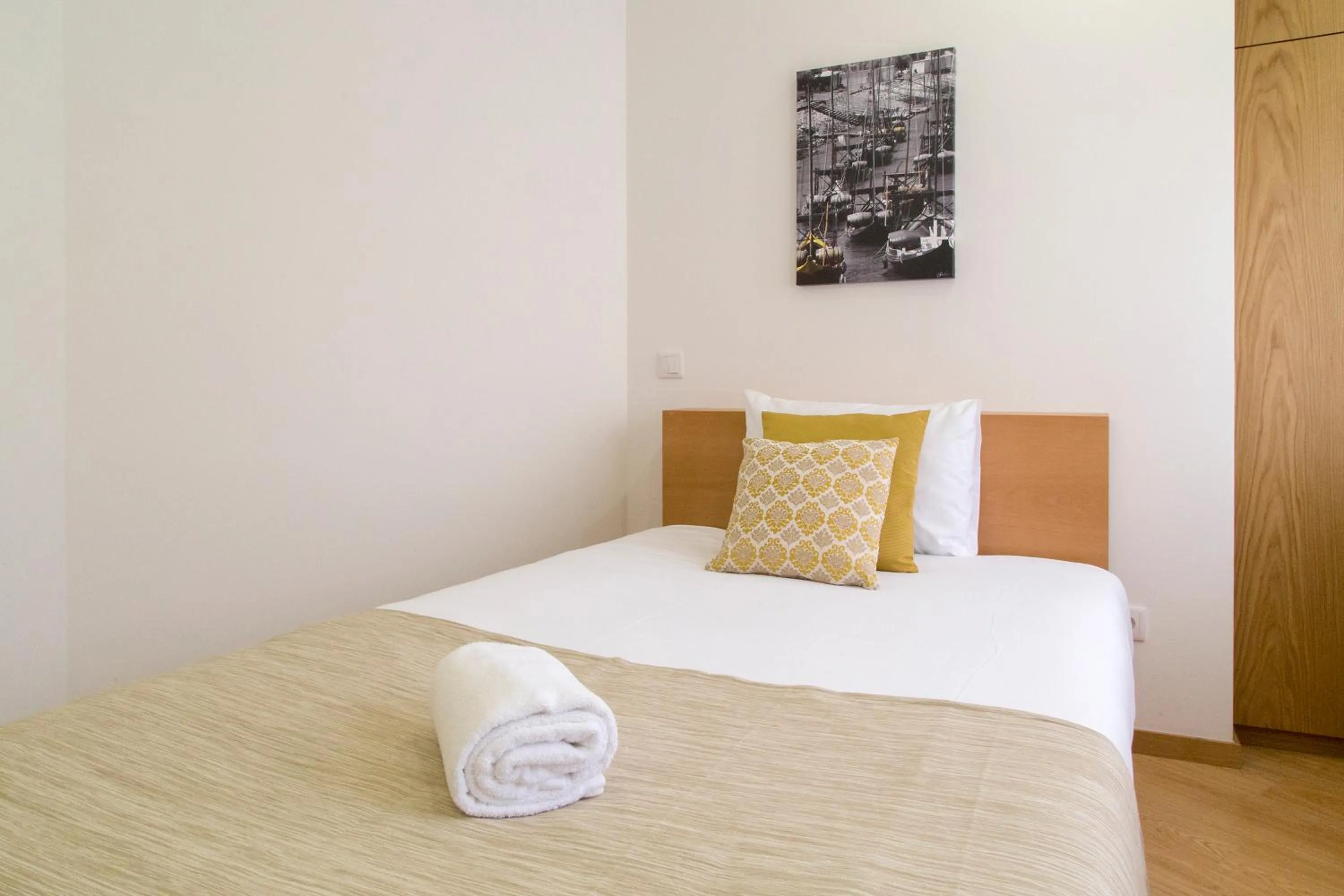 Bedroom, Bed in Spot Apartments Trindade