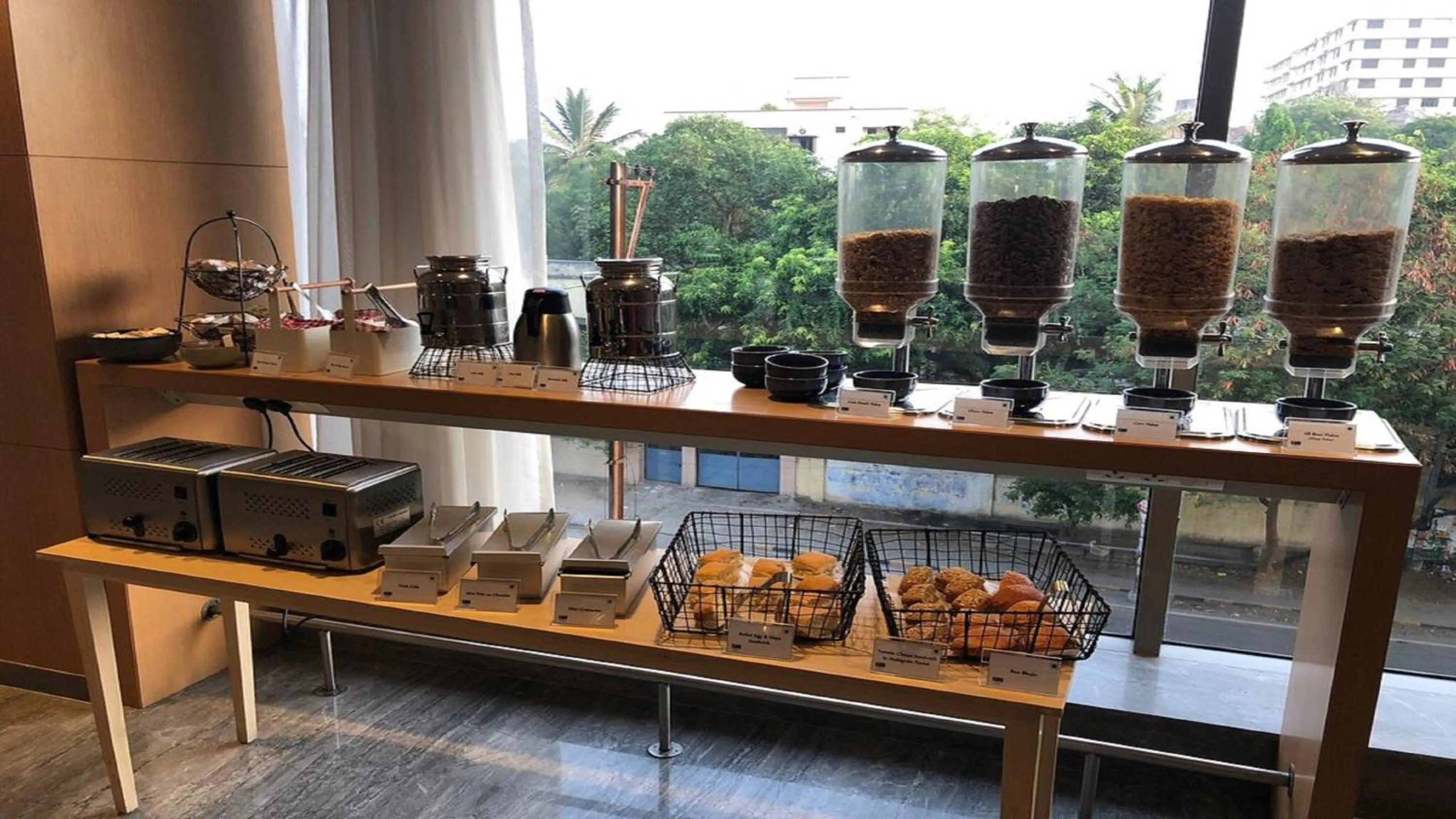 Restaurant/places to eat in Holiday Inn Express Hyderabad Banjara Hills by IHG