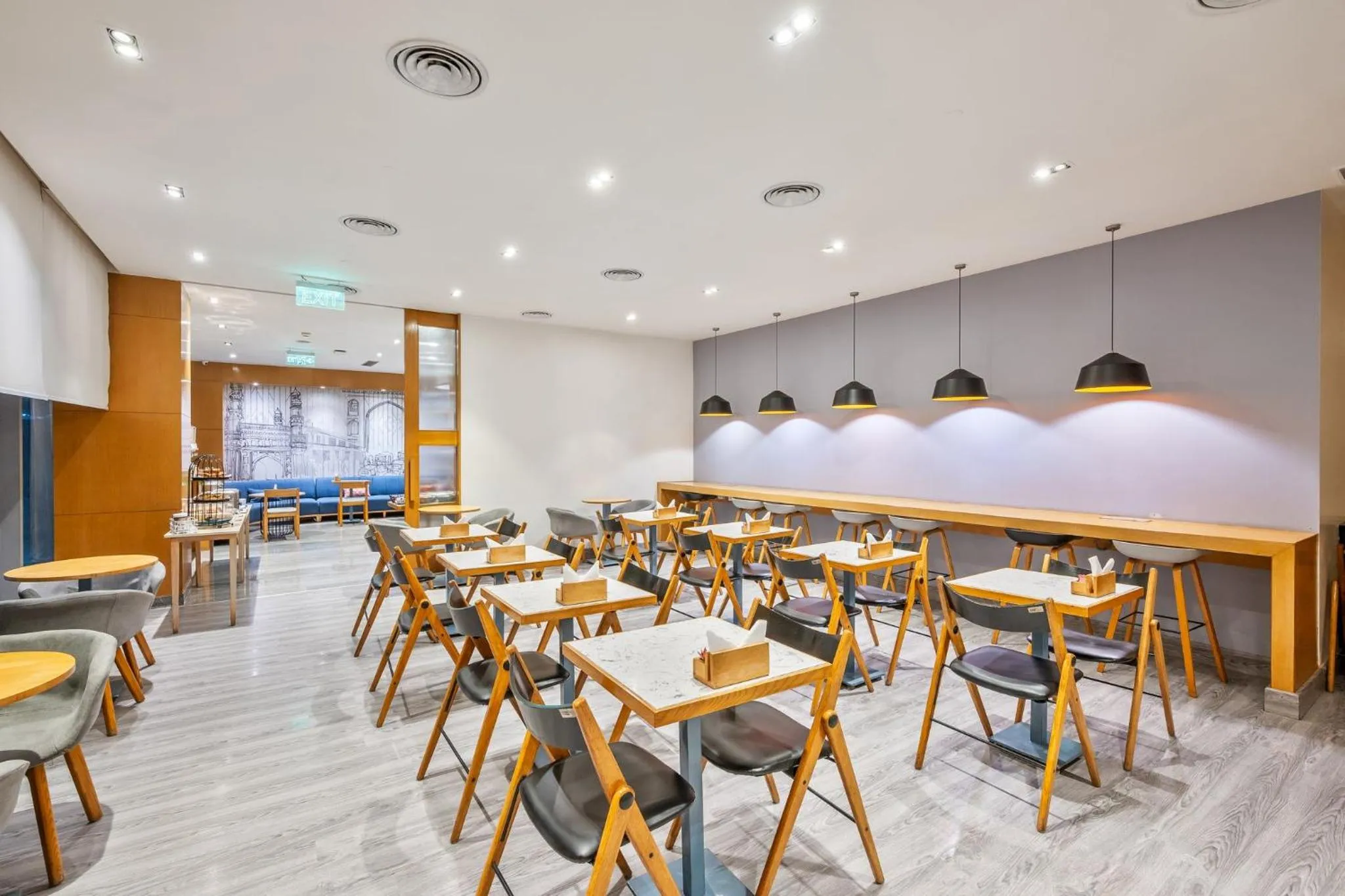 Restaurant/places to eat in Holiday Inn Express Hyderabad Banjara Hills by IHG