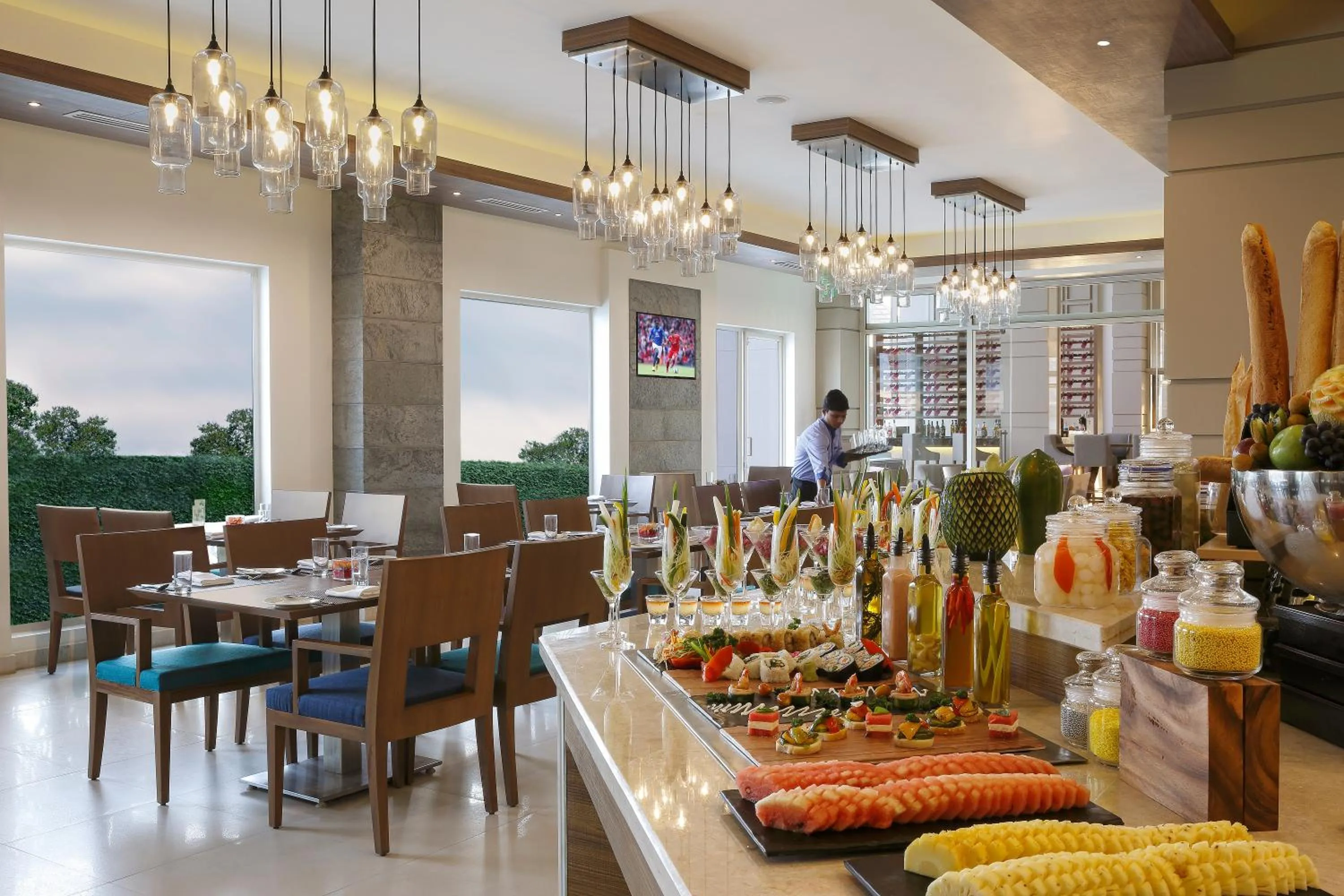Restaurant/places to eat in Mercure Chennai Sriperumbudur