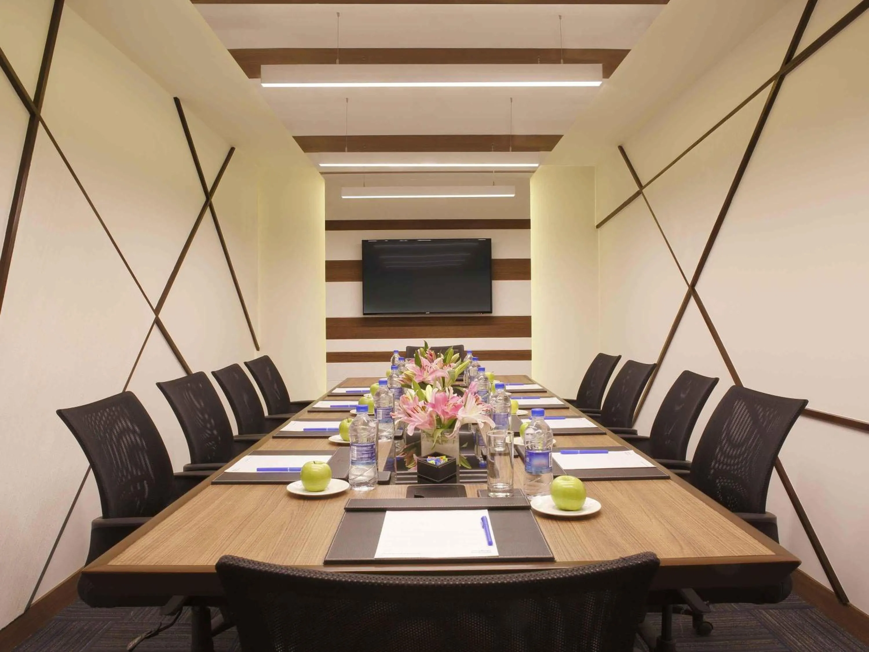 Meeting/conference room in Mercure Chennai Sriperumbudur