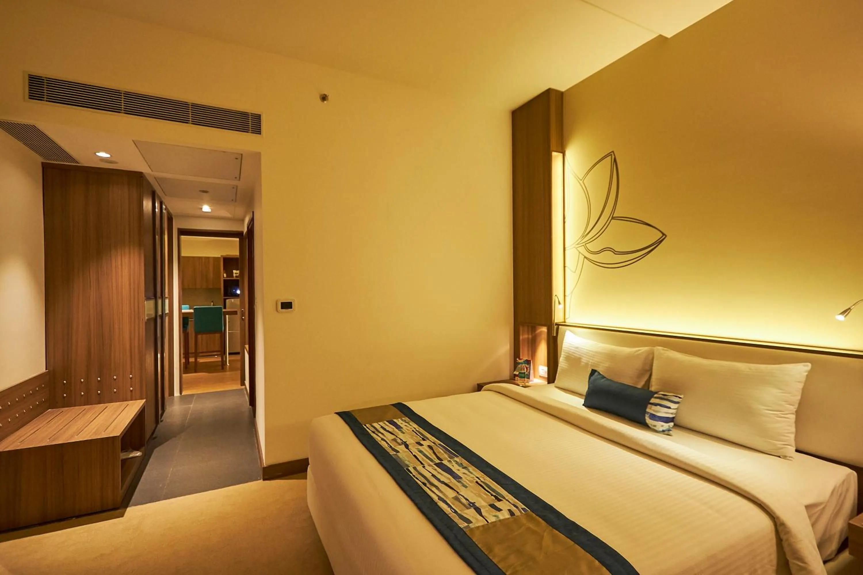 Bedroom, Bed in Mercure Chennai Sriperumbudur