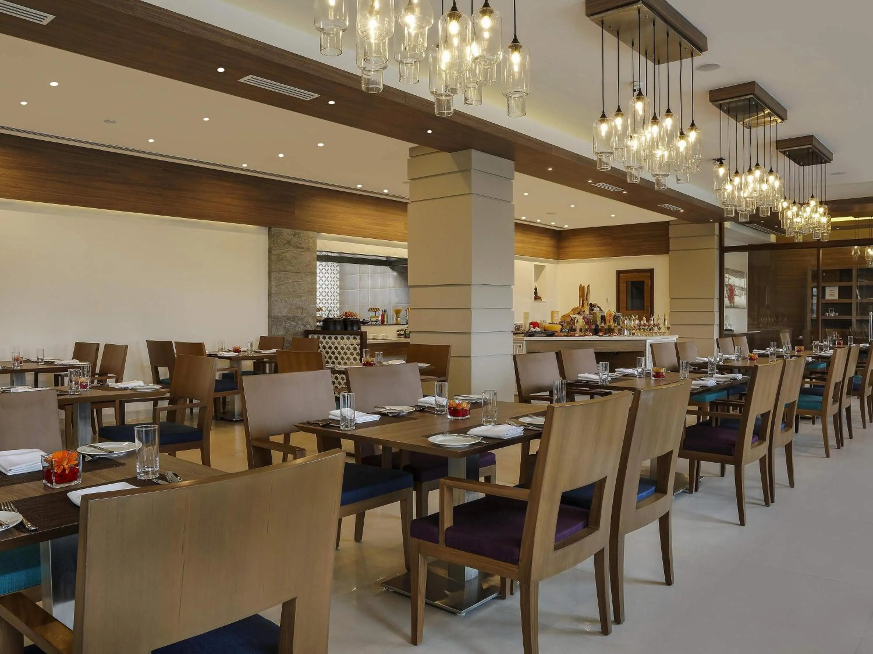 Restaurant/places to eat in Mercure Chennai Sriperumbudur