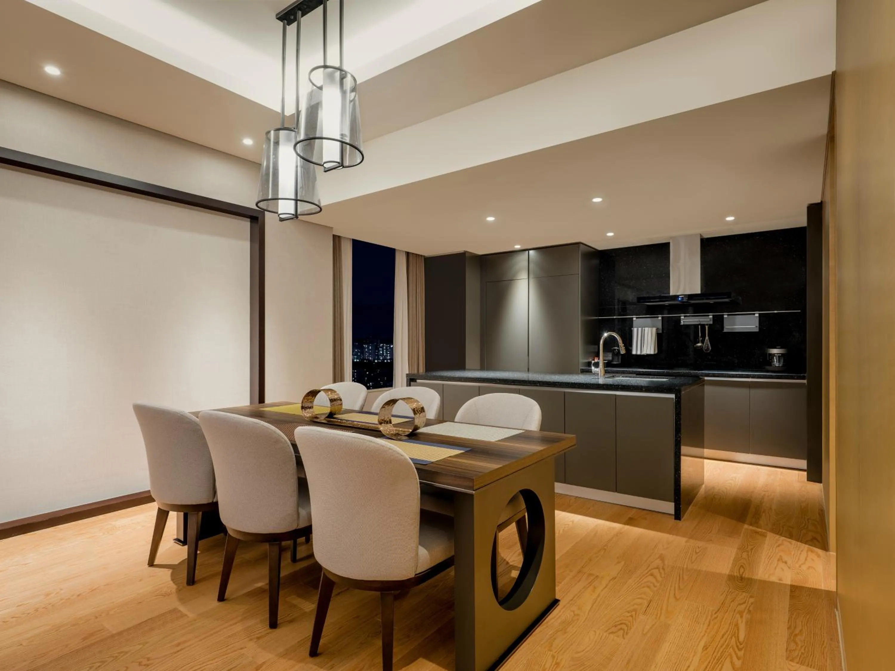 Dining area in Grand Mercure Ambassador Hotel and Residences Seoul Yongsan