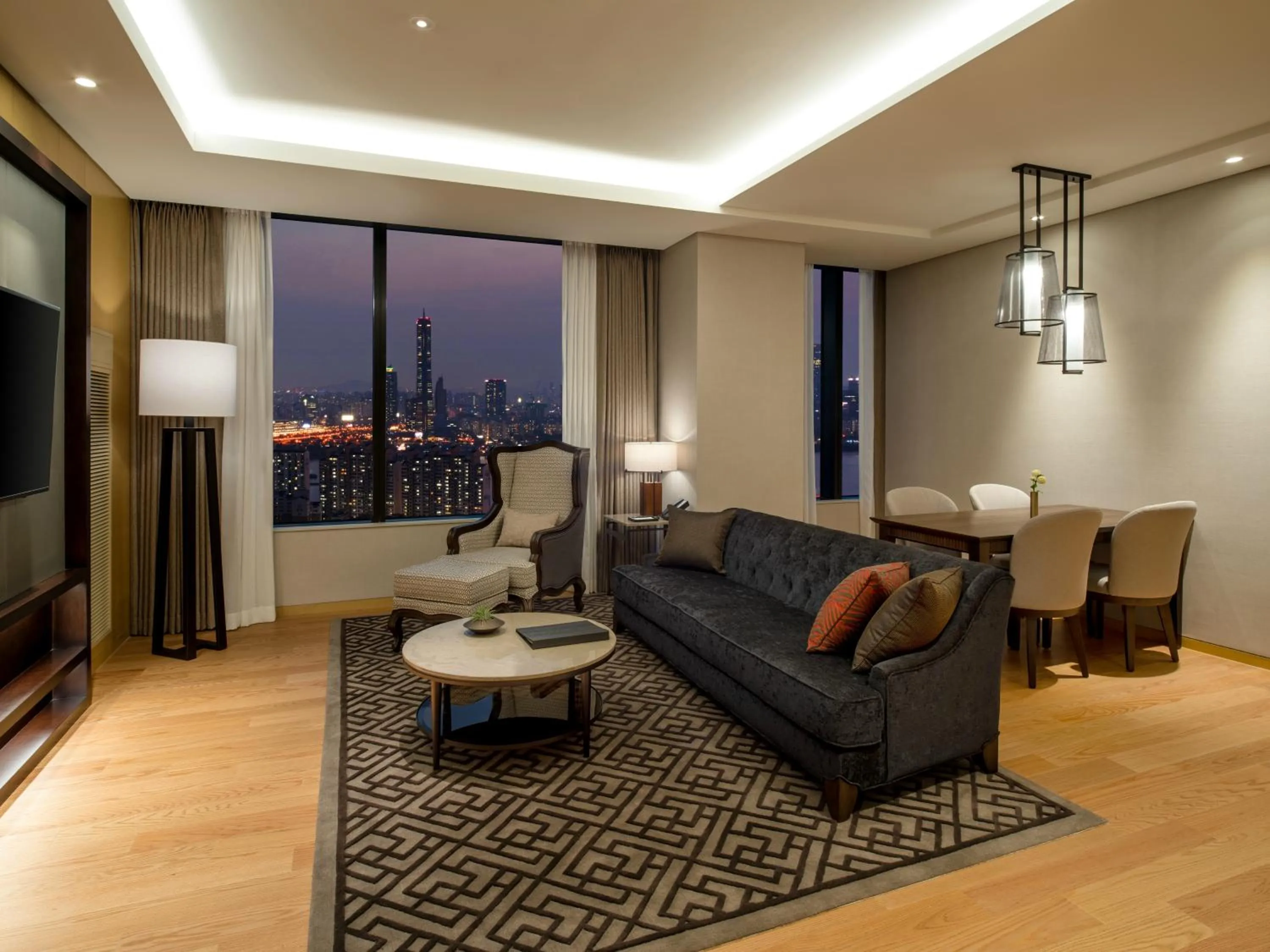 Living room in Grand Mercure Ambassador Hotel and Residences Seoul Yongsan