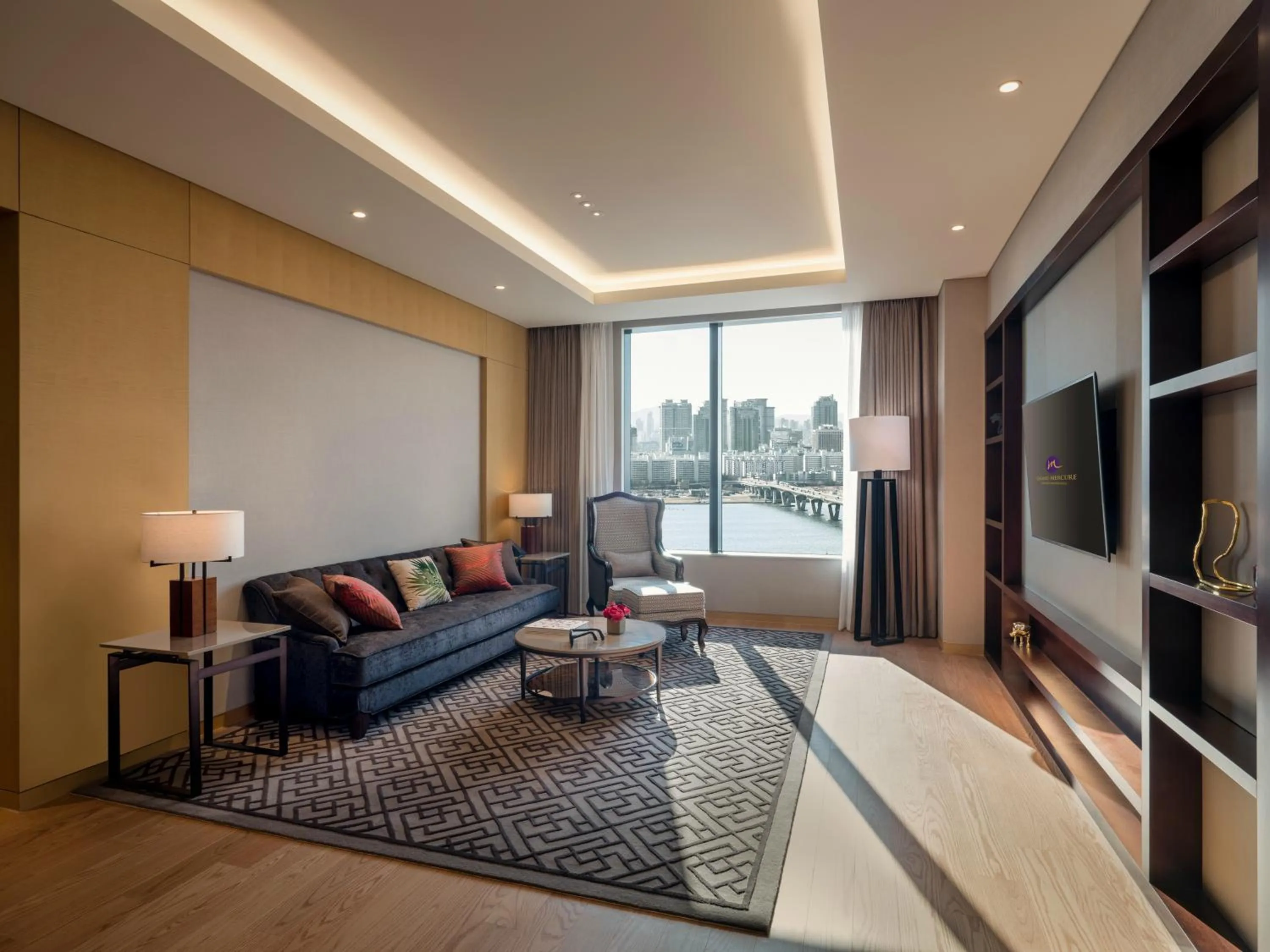 Living room in Grand Mercure Ambassador Hotel and Residences Seoul Yongsan