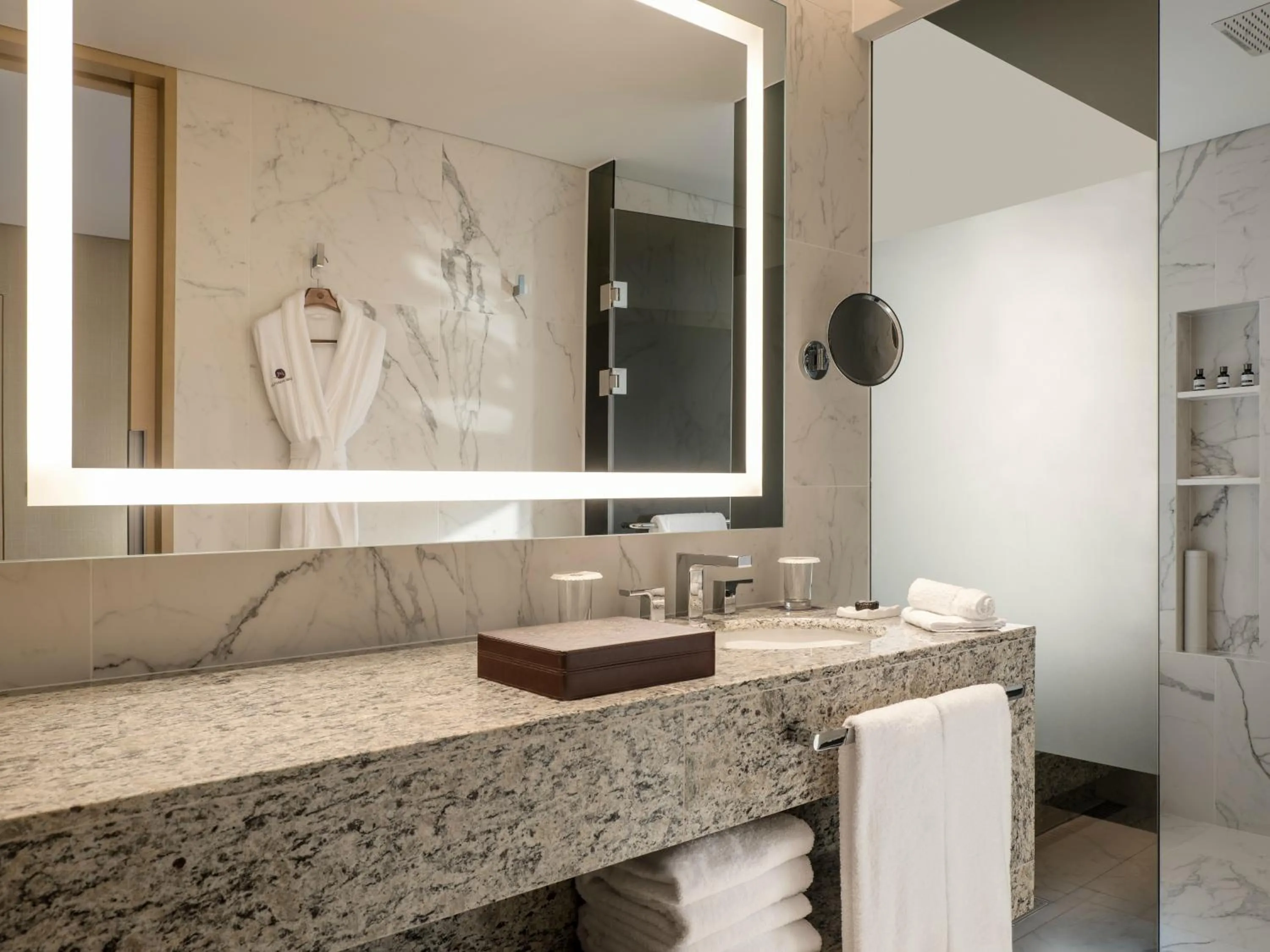 Toilet in Grand Mercure Ambassador Hotel and Residences Seoul Yongsan