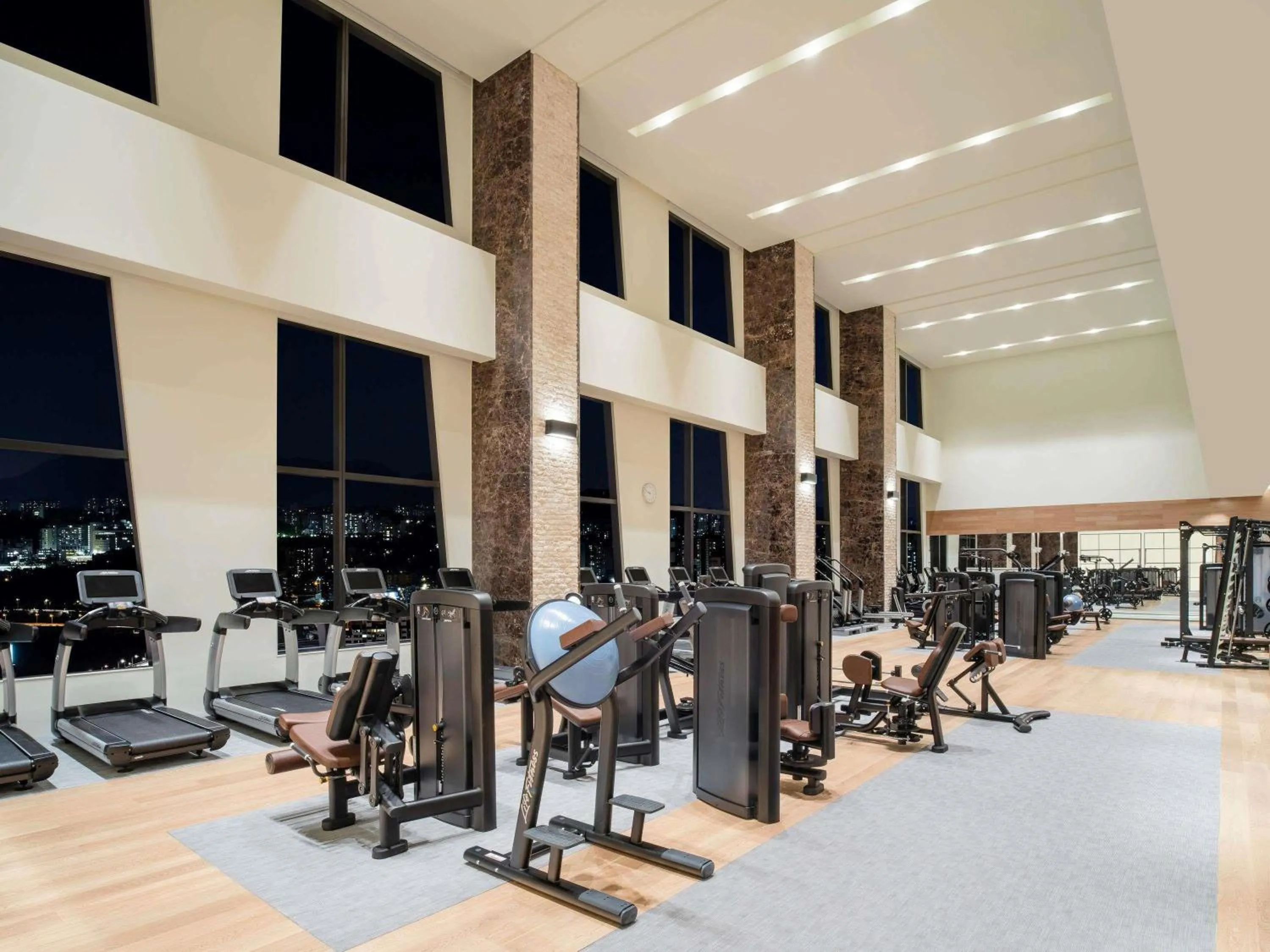 Fitness centre/facilities in Grand Mercure Ambassador Hotel and Residences Seoul Yongsan