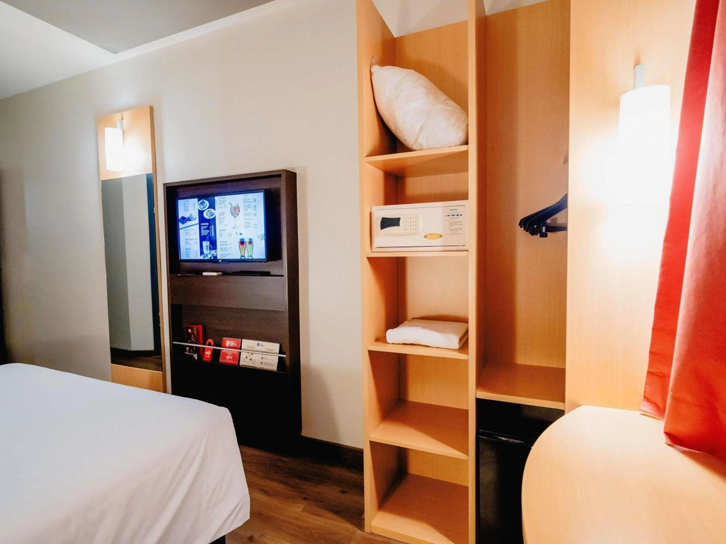 Bedroom, Bed in ibis Asuncion