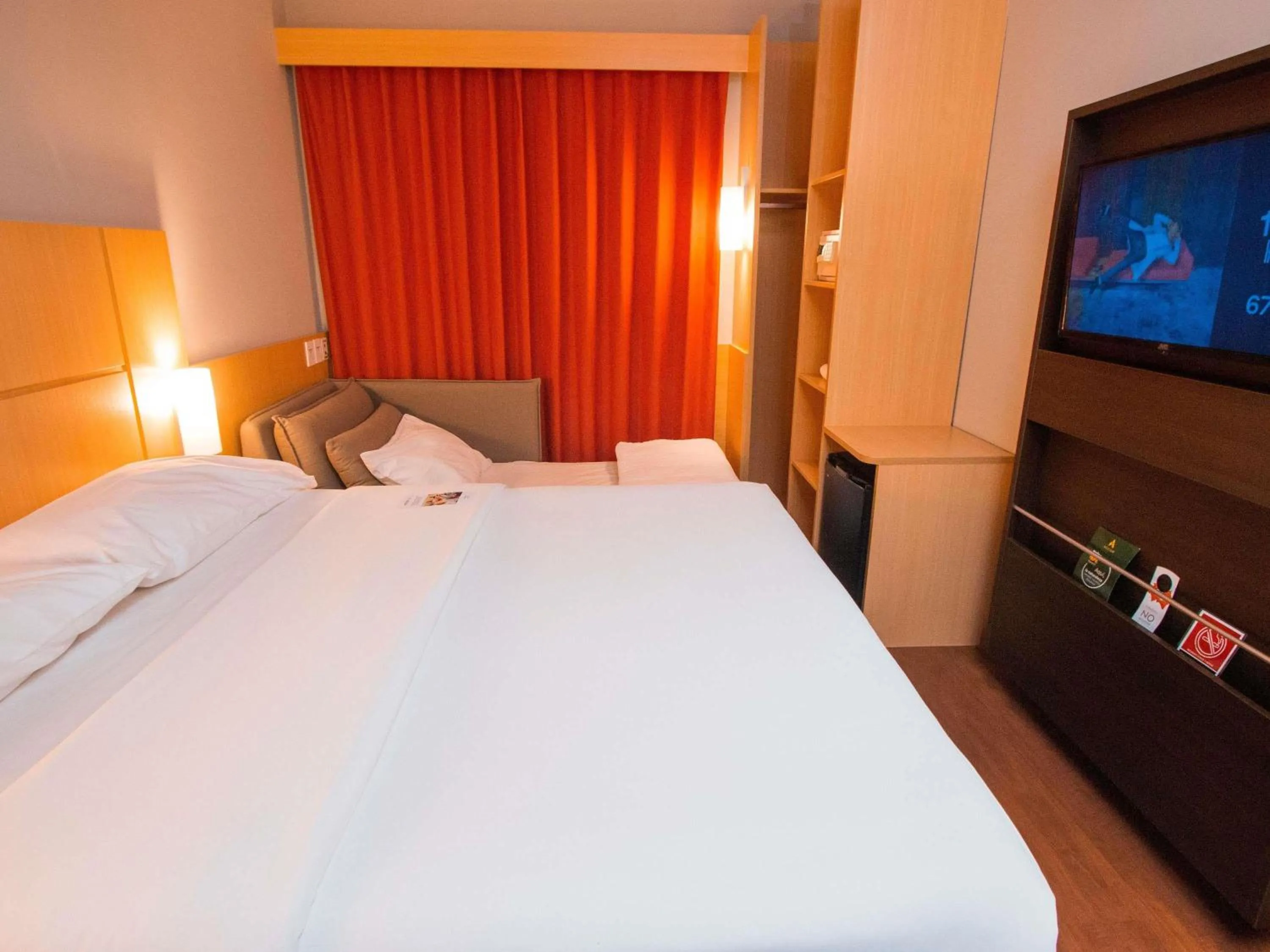 Bedroom, Bed in ibis Asuncion