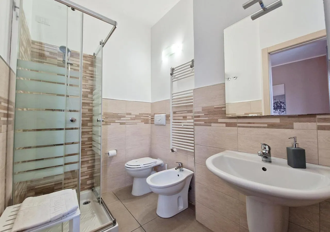 Shower in B&B Viale San Pietro