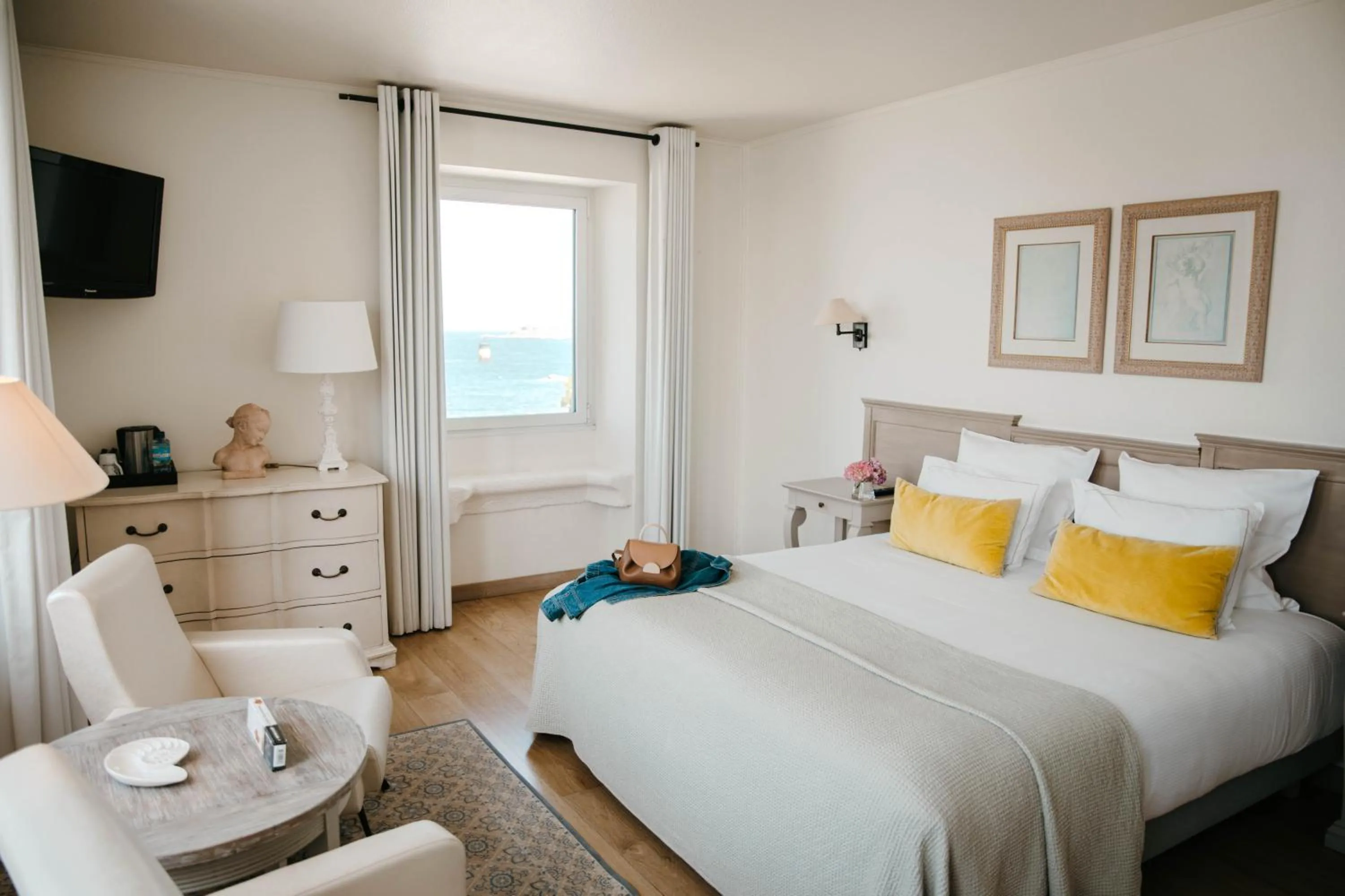 Bedroom, Bed in Brittany & Spa Relais & Châteaux