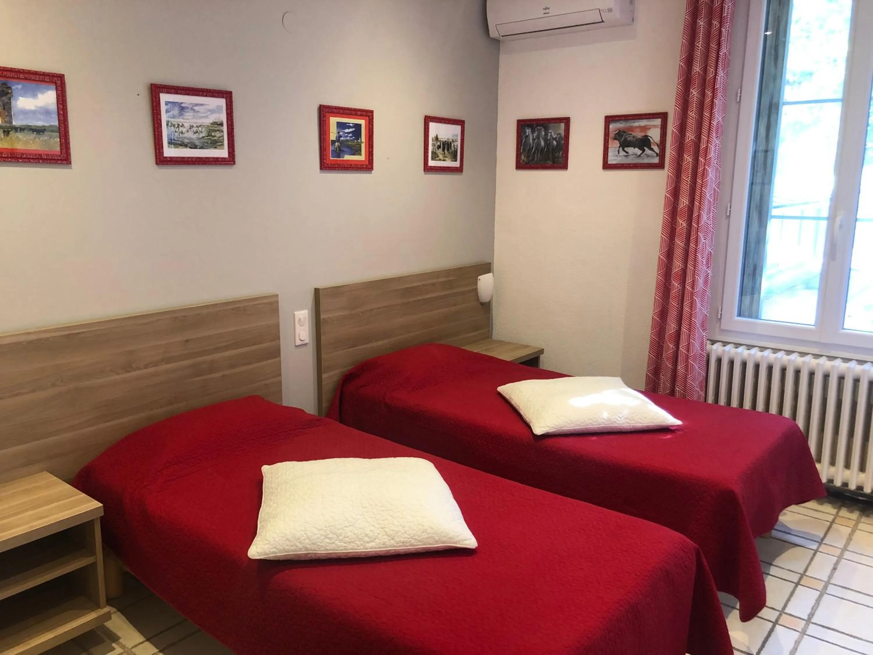 Shower, Bed in Lou Garbin