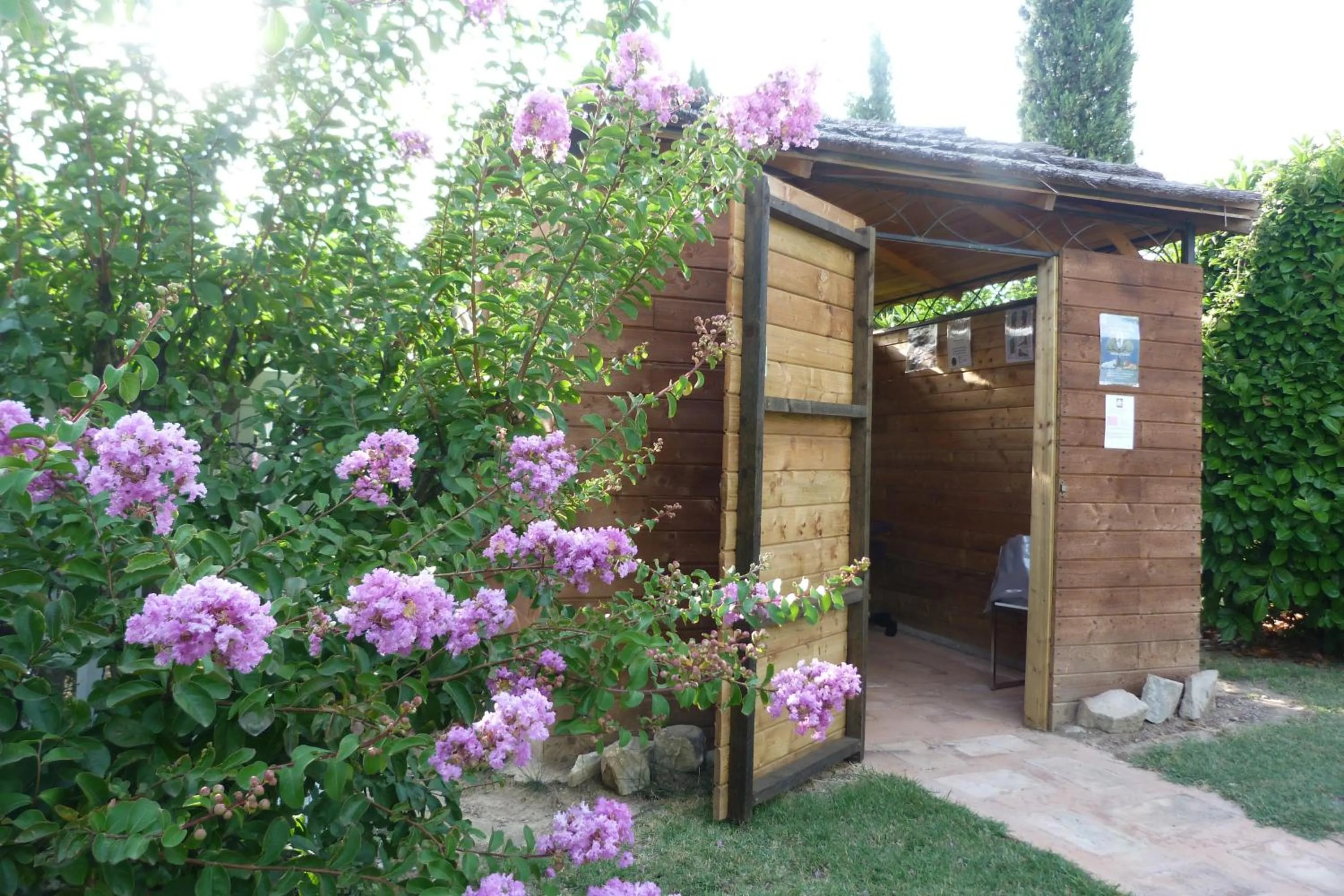 Facade/entrance in Lou Garbin