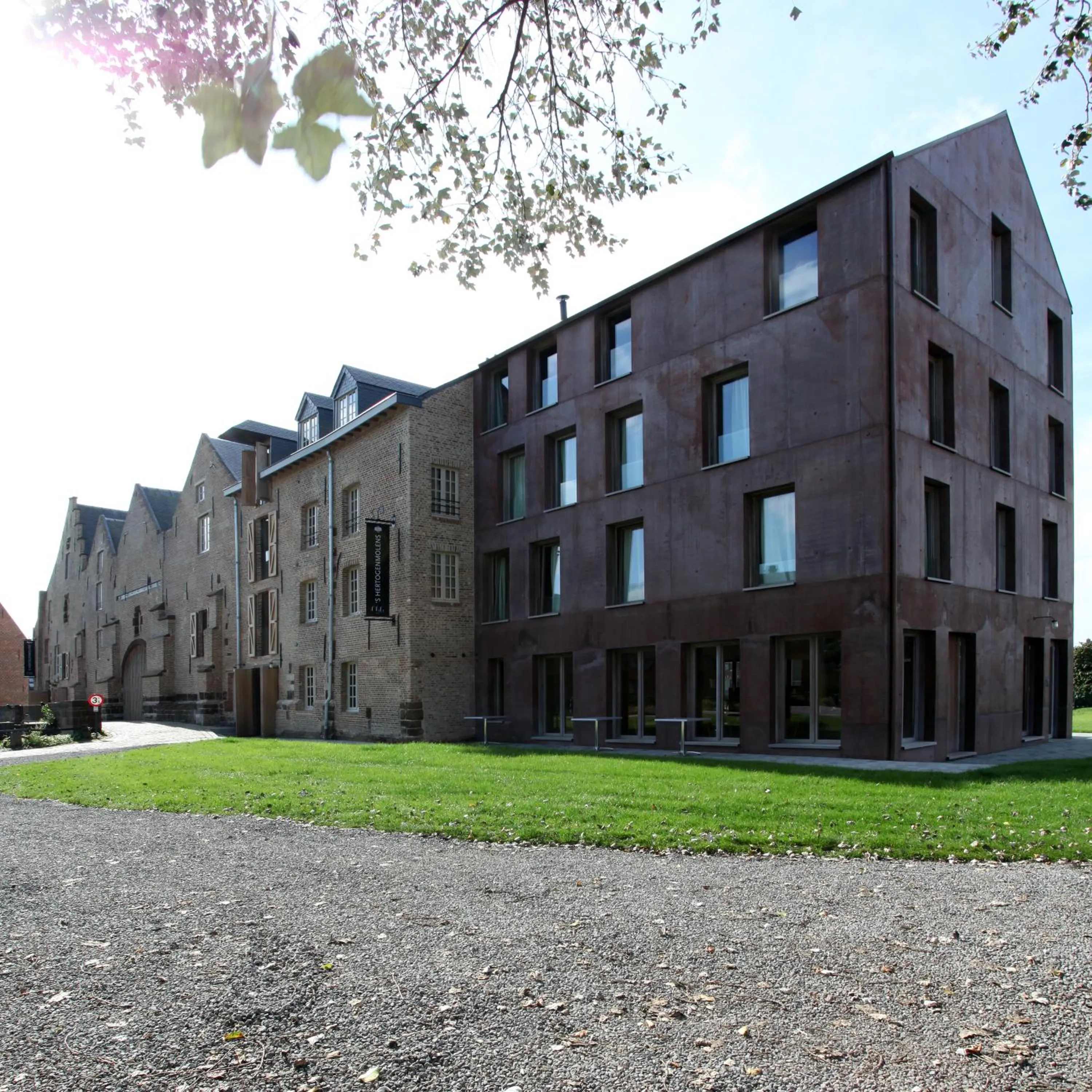 Property building in 'S Hertogenmolens Hotel