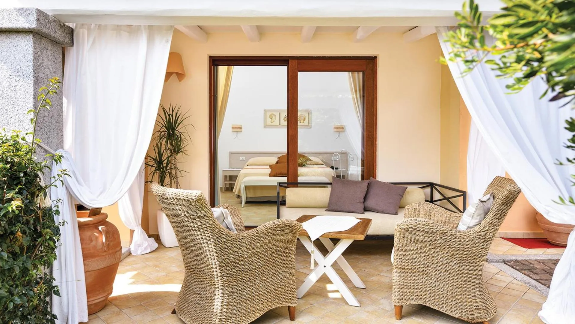 Patio in Hotel Baia Del Porto