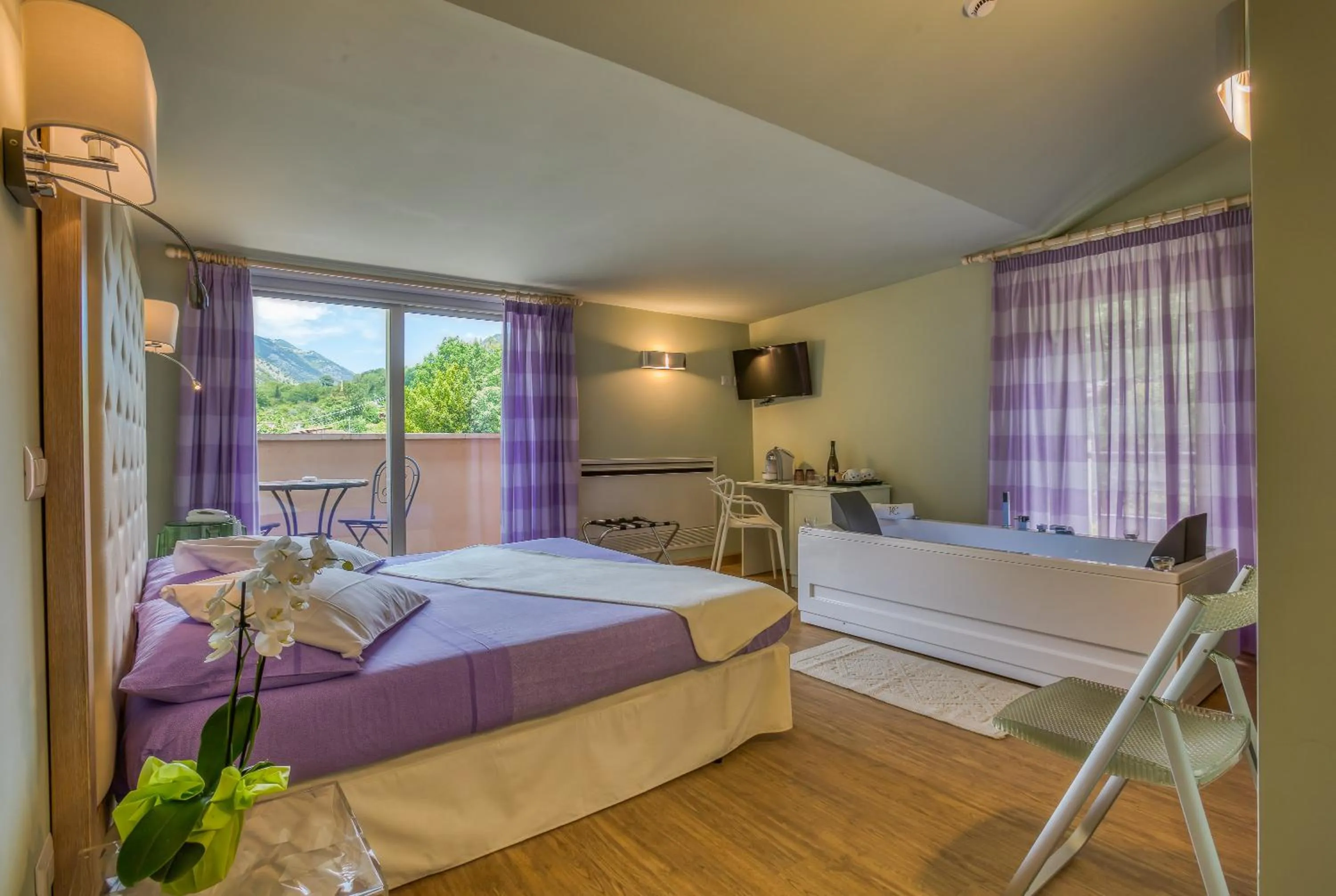 Photo of the whole room, Bed in Hotel Des Reves