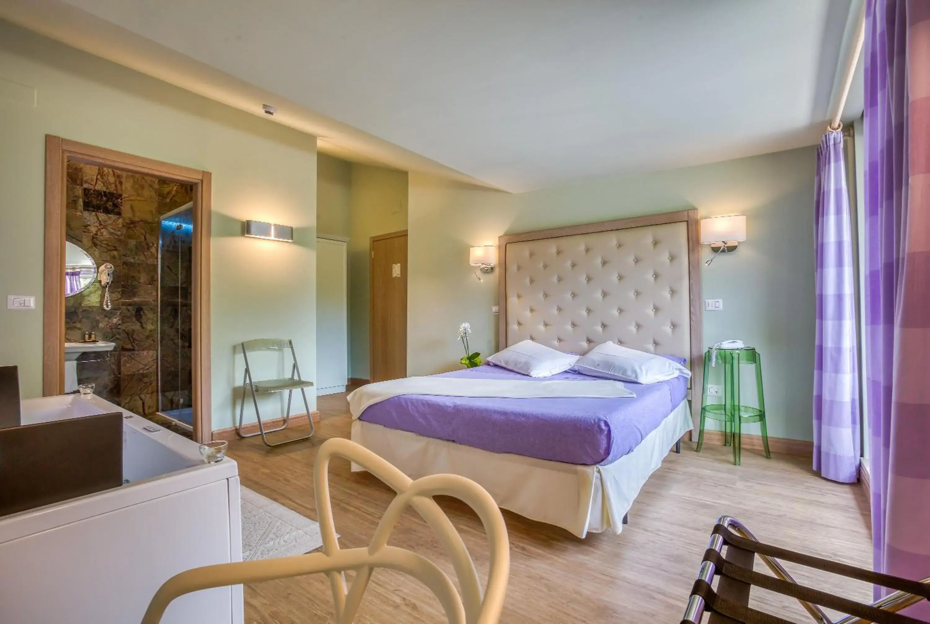 Queen Room with Spa Bath in Hotel Des Reves Queen Room with Spa Bath in Hotel Des Reves