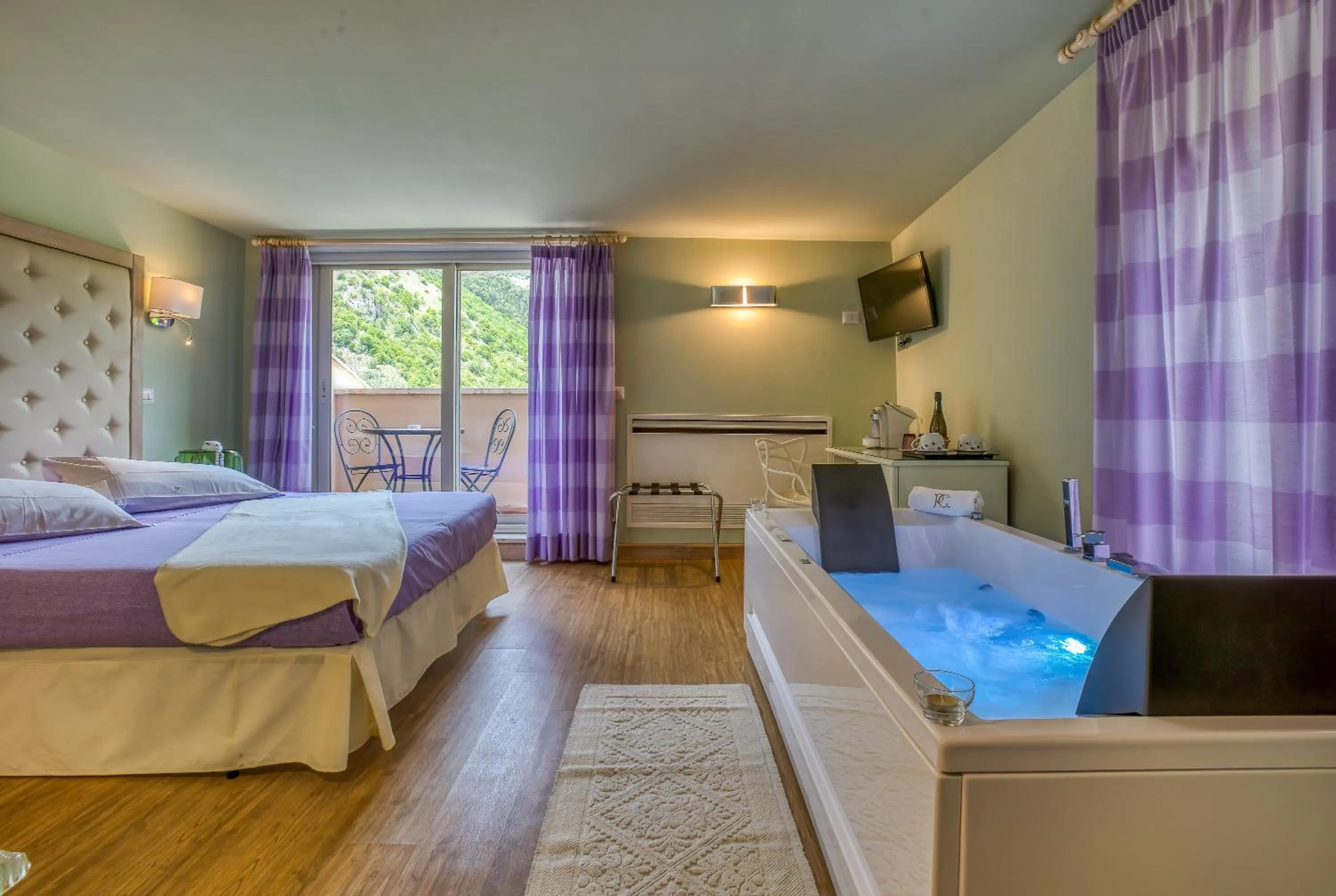 Photo of the whole room, Bed in Hotel Des Reves