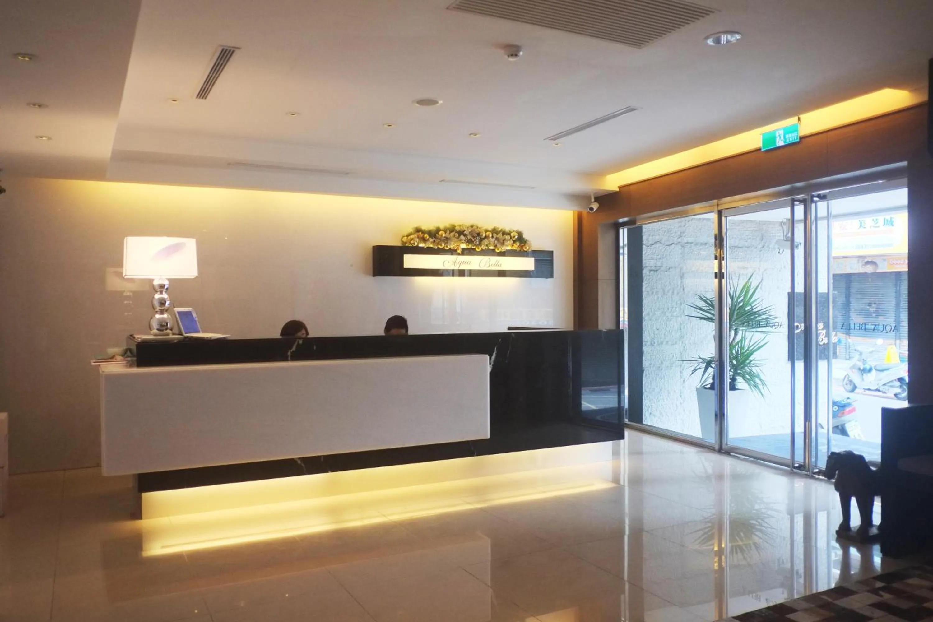 Lobby or reception in Aqua Bella Hotel